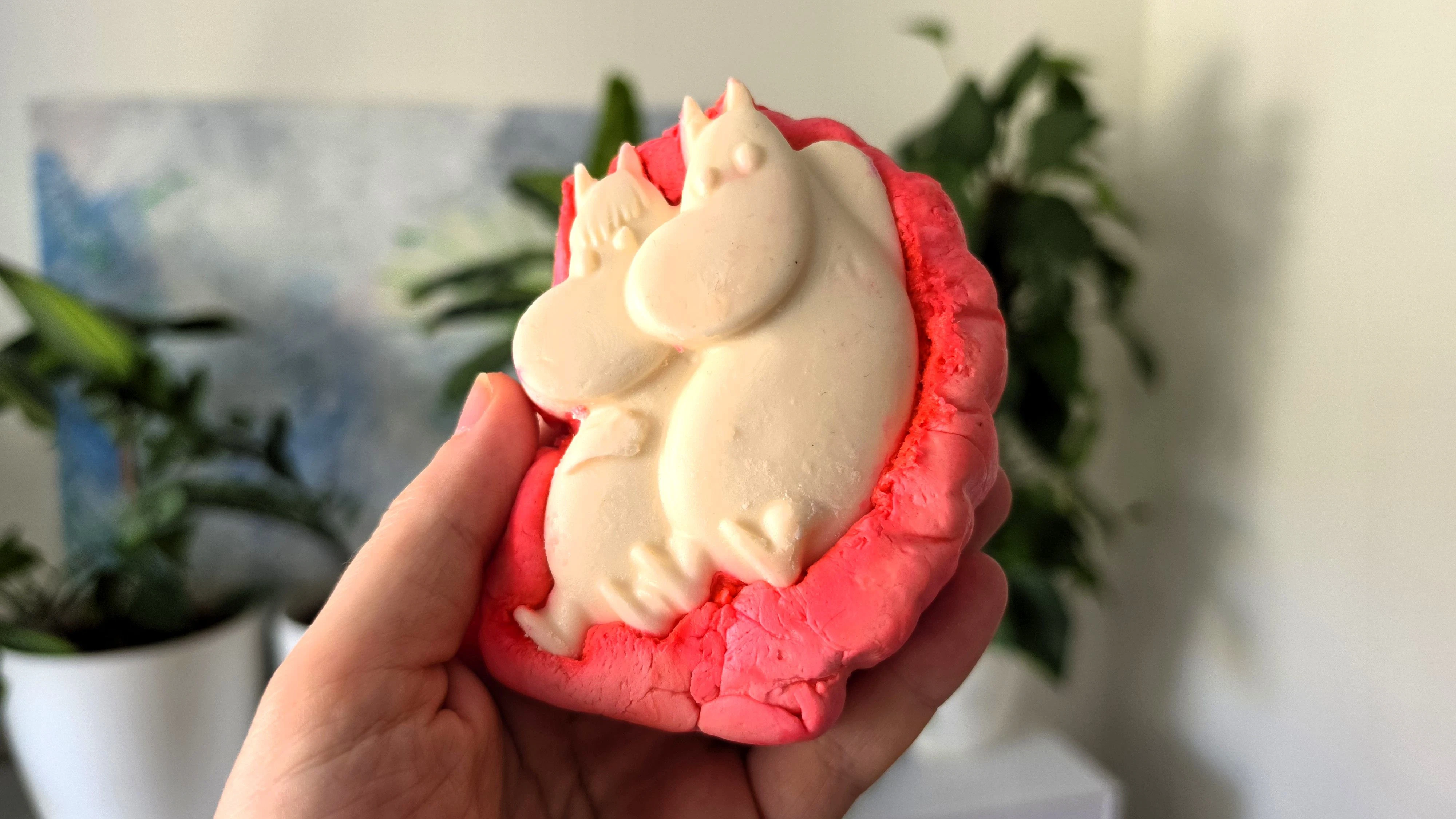 Bei "Moomin Delight" handelt es sich ebenfalls um eine Duschpflege, allerdings mit einer deutlich fruchtigeren Richtung.