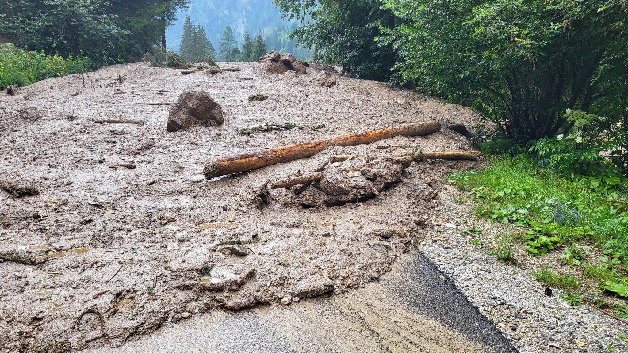 Heute.at - Mure schneidet Ortsteil in Salzburg von Außenwelt ab