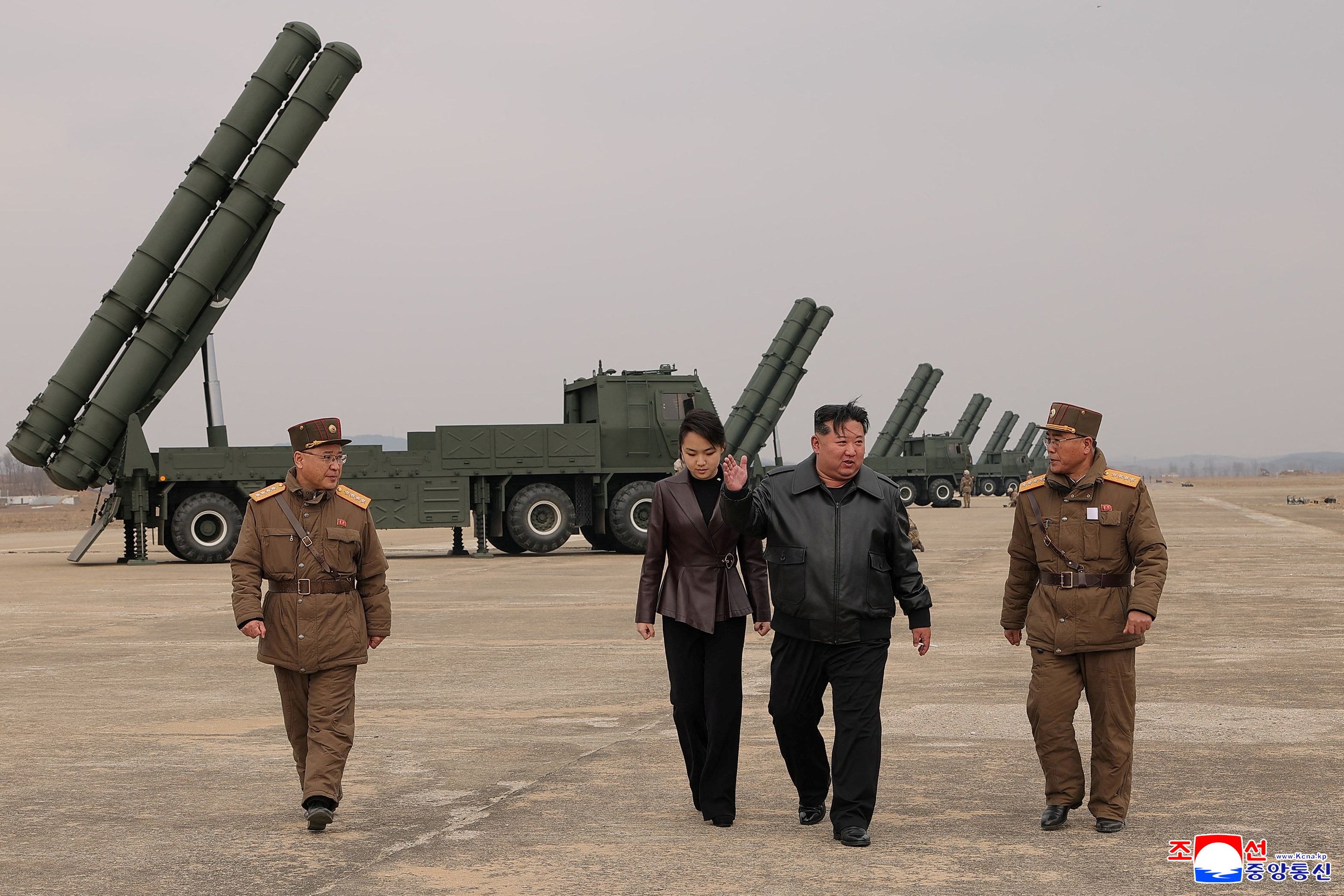 Nordkorea feuert wieder Raketen ab.