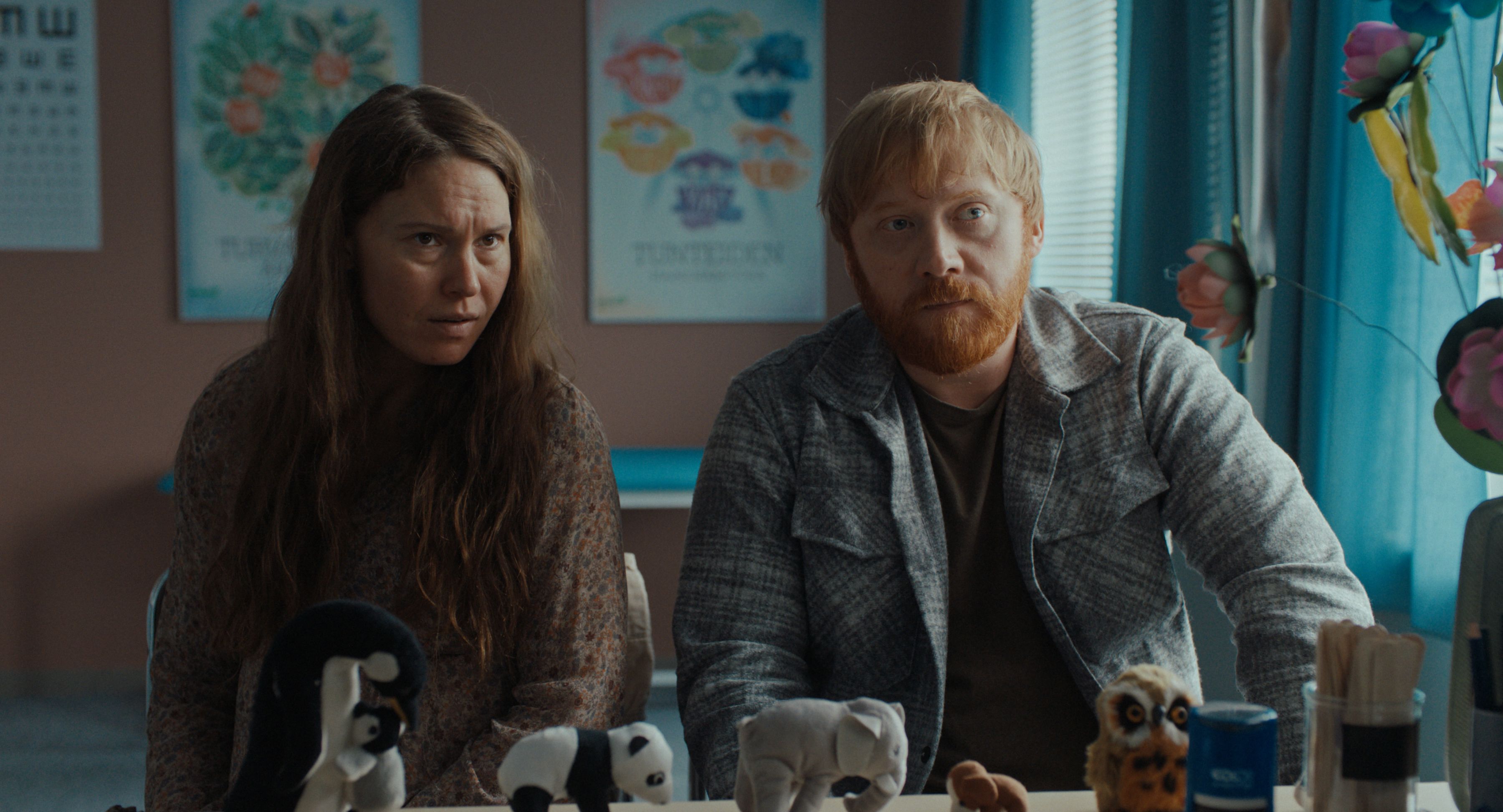 Seidi Haarla als Saga und Rupert Grint als Jon im Horrorstreifen 