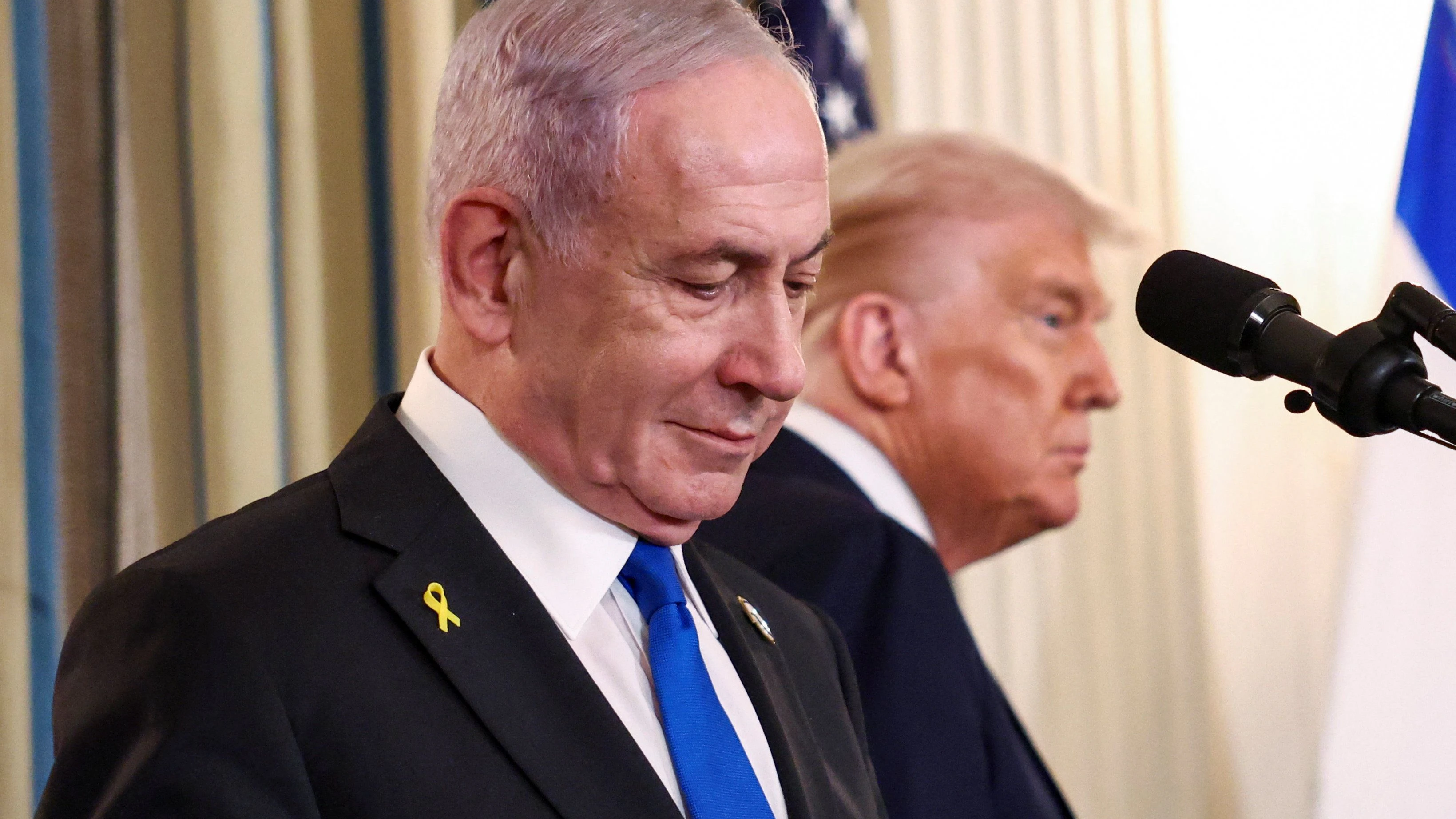 U.S. President Donald Trump and Israeli Prime Minister Benjamin Netanyahu hold a joint press conference in the State Dining Room at the White House, in Washington, D.C., U.S., September 29, 2025. REUTERS/Kevin Lamarque