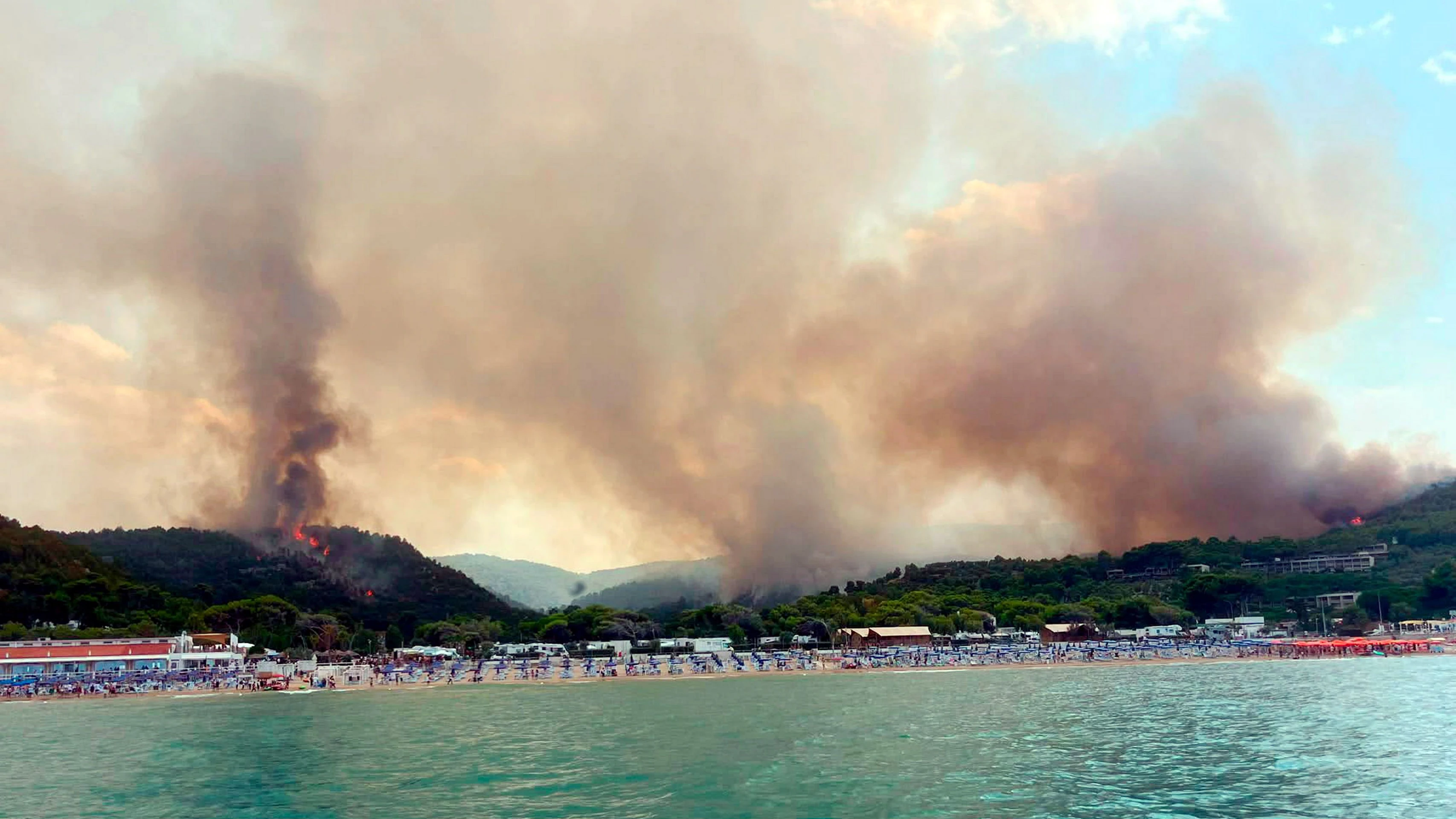 Heute.at - Waldbrände, Hitze im Urlaub – wann du stornieren kannst