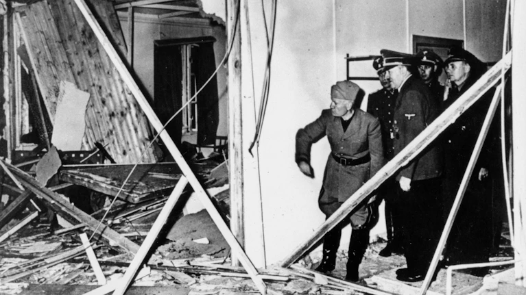 Am 20. Juli 1944 scheiterte das Attentat von Graf von Stauffenberg auf Adolf Hitler in Polen. Ein nun entdecktes Dokument deutet darauf hin, dass das Attentat auf den Diktator möglicherweise woanders hätte stattfinden sollen – auf Schloss Kleßheim in Salzburg.