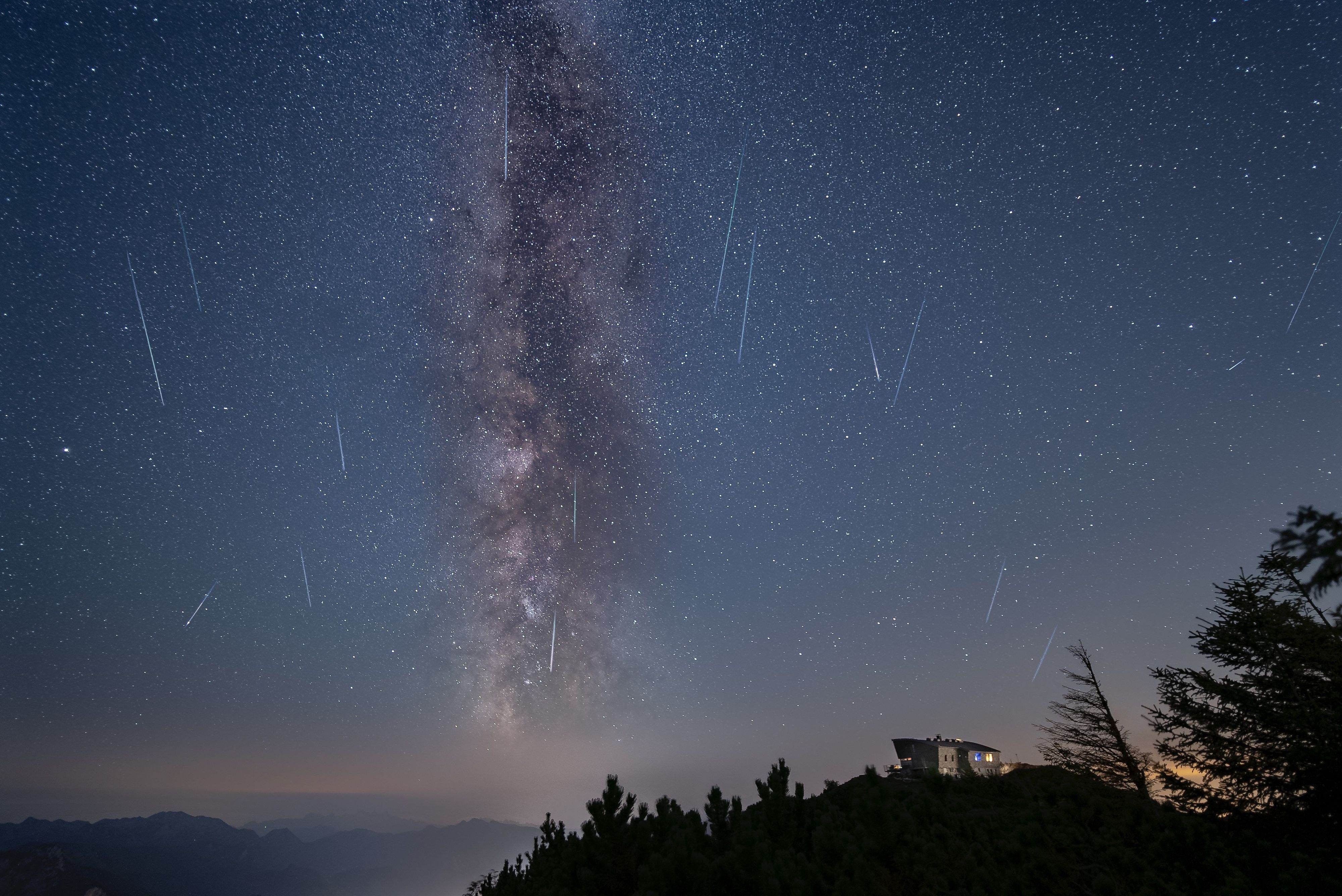 Sternschnuppen über dem Traunsteinhaus.
