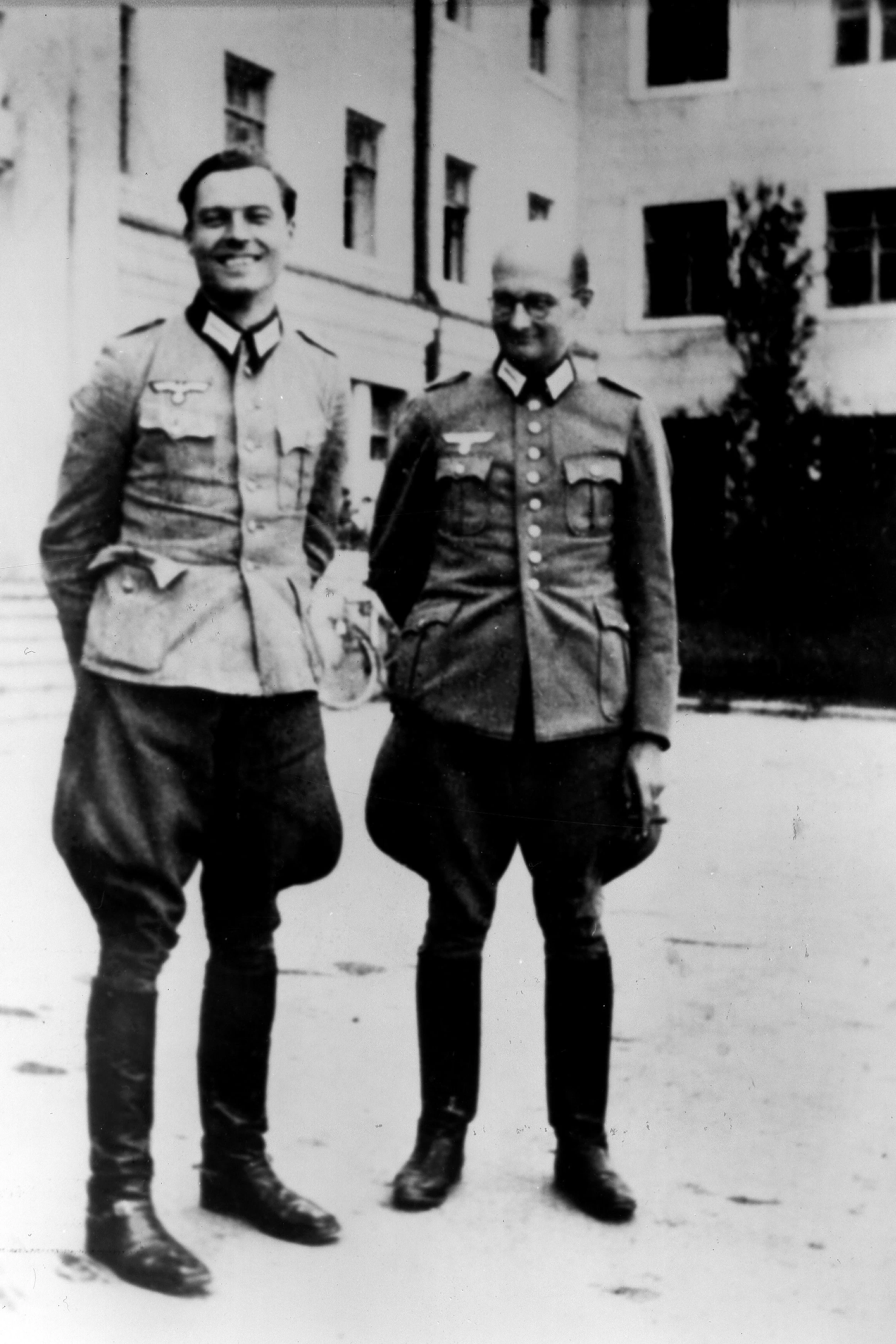 Attentäter Claus Schenk Graf von Stauffenberg (l.) und sein Mitverschwörer, Albrecht Ritter Mertz von Quirnheim. Beide wurden noch am Abend des 20. Juli 1944 hingerichtet