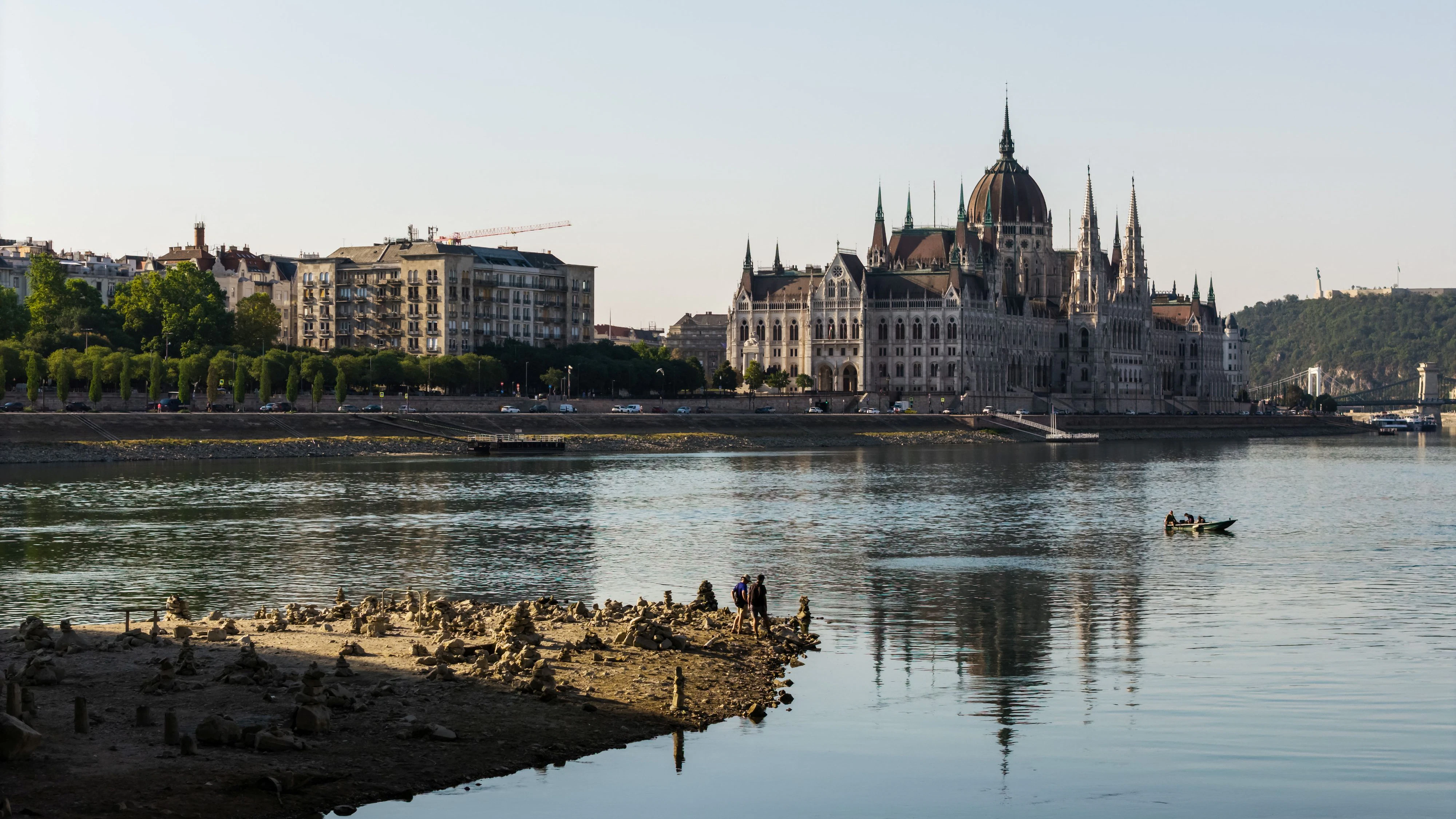 Heute.at - Donau-Dürre legt Ruinen der Franz-Josefs-Brücke frei