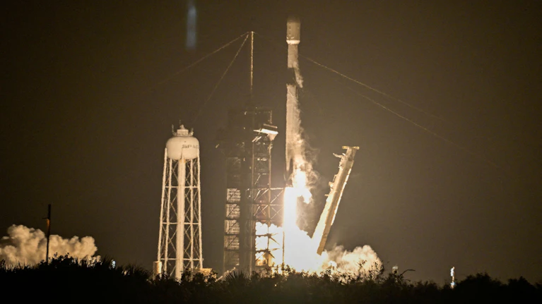 Mit 8.700 km/h und der Sprengkraft von 15.000 Stangen Dynamit ist Mittwochmorgen eine Raketenstufe auf der Mondoberfläche eingeschlagen. Wie es dazu kommen konnte, warum es nicht das erste Mal war, was man davon auf der Erde beobachten konnte.