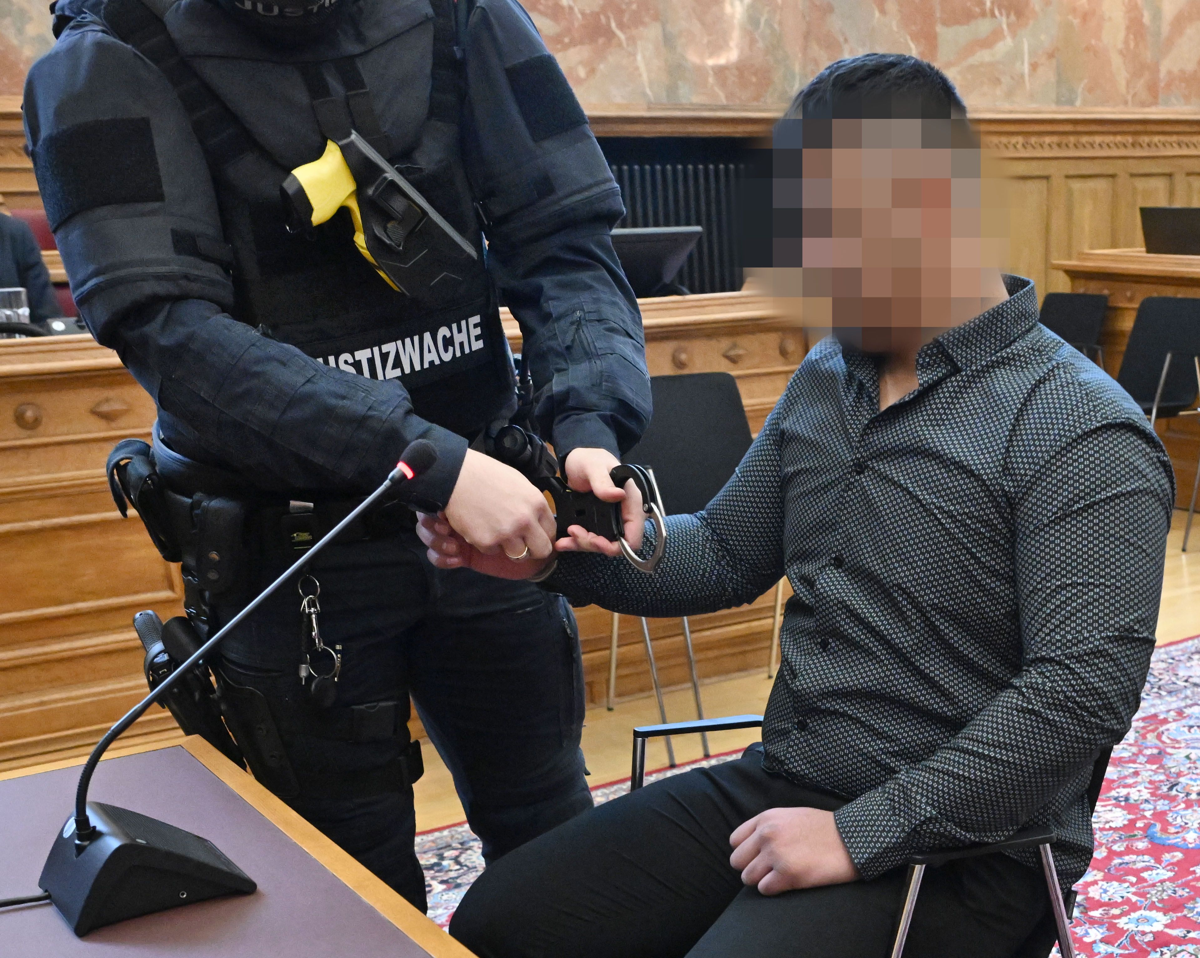 Der Verurteilte bei seinem ersten Prozess in Salzburg.