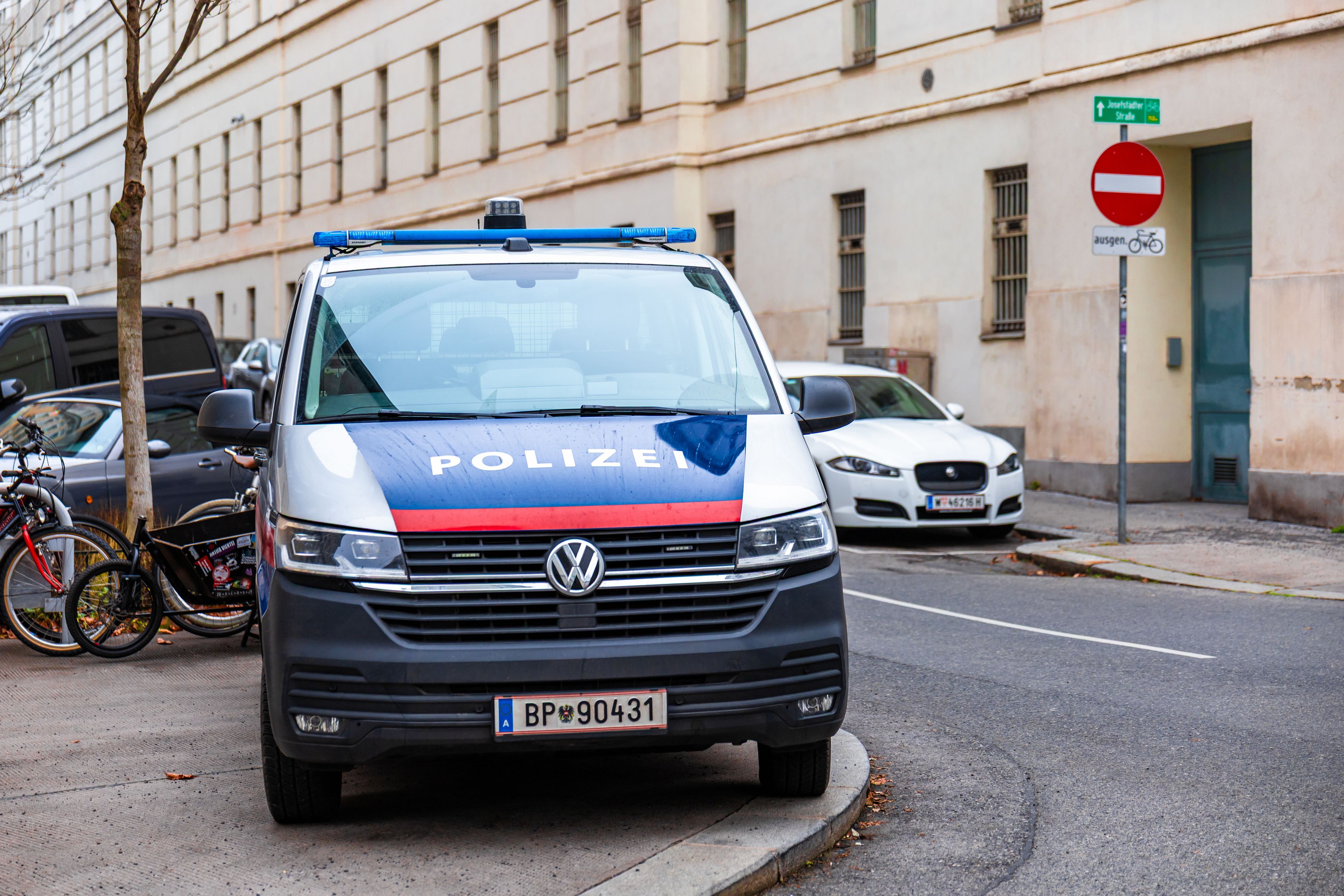 Die Polizei konnte einen Jugendlichen vorläufig festnehmen. (Symbolbild)