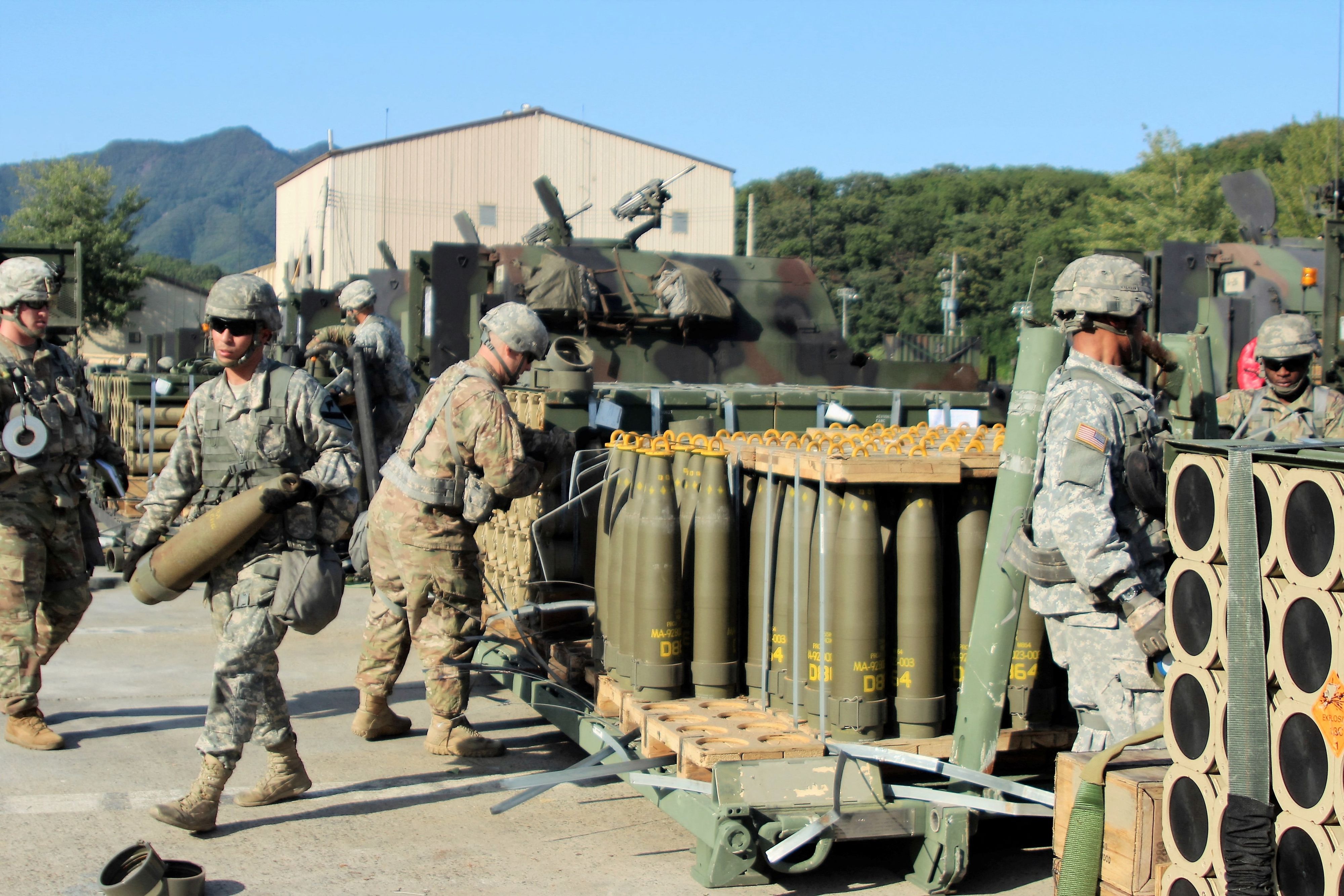 Heute.at - Mitten im Krieg: Geht den Amerikanern die Munition aus?