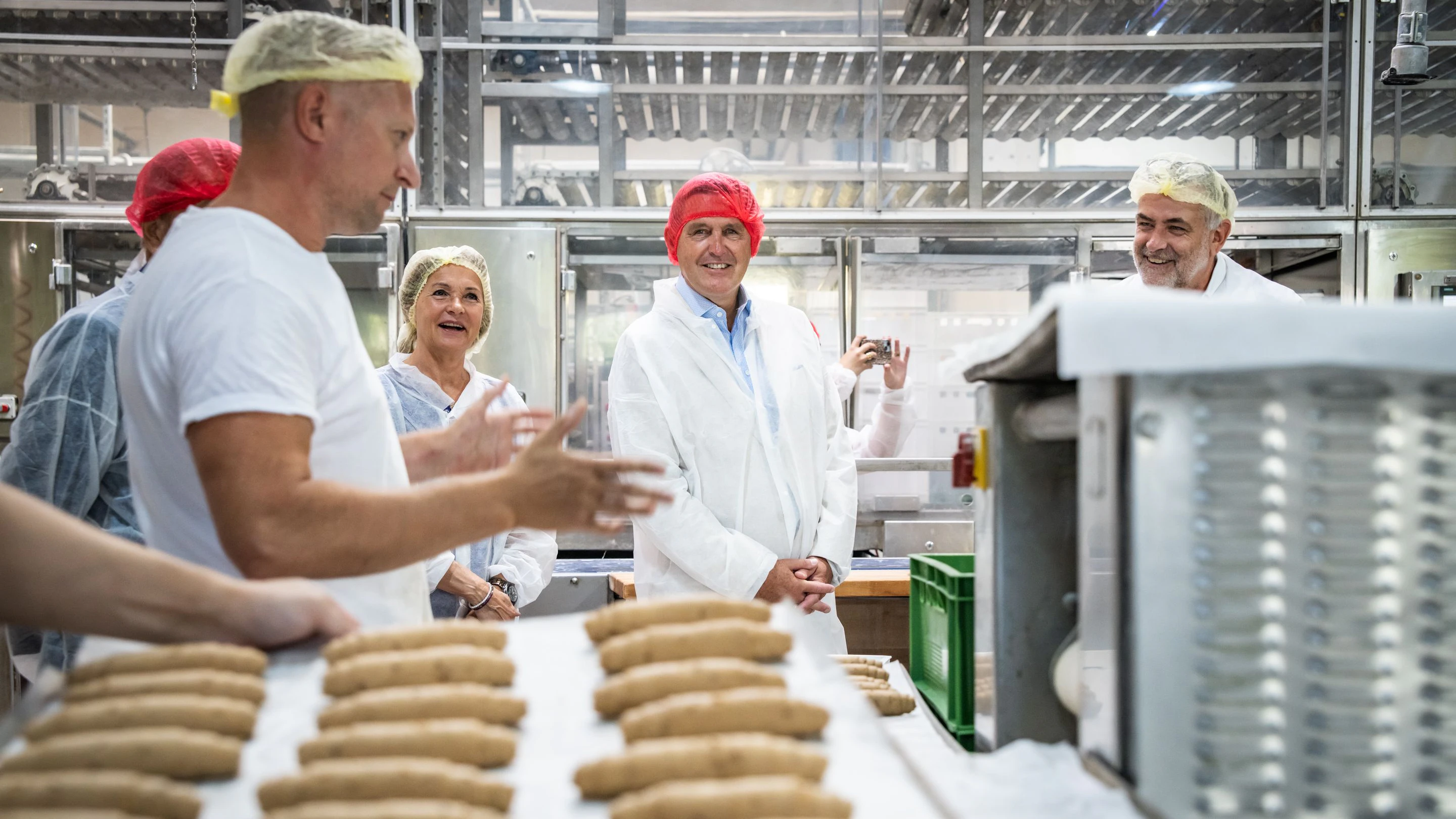 Minister Hanke zu Besuch in der Bäckerei Felber. 