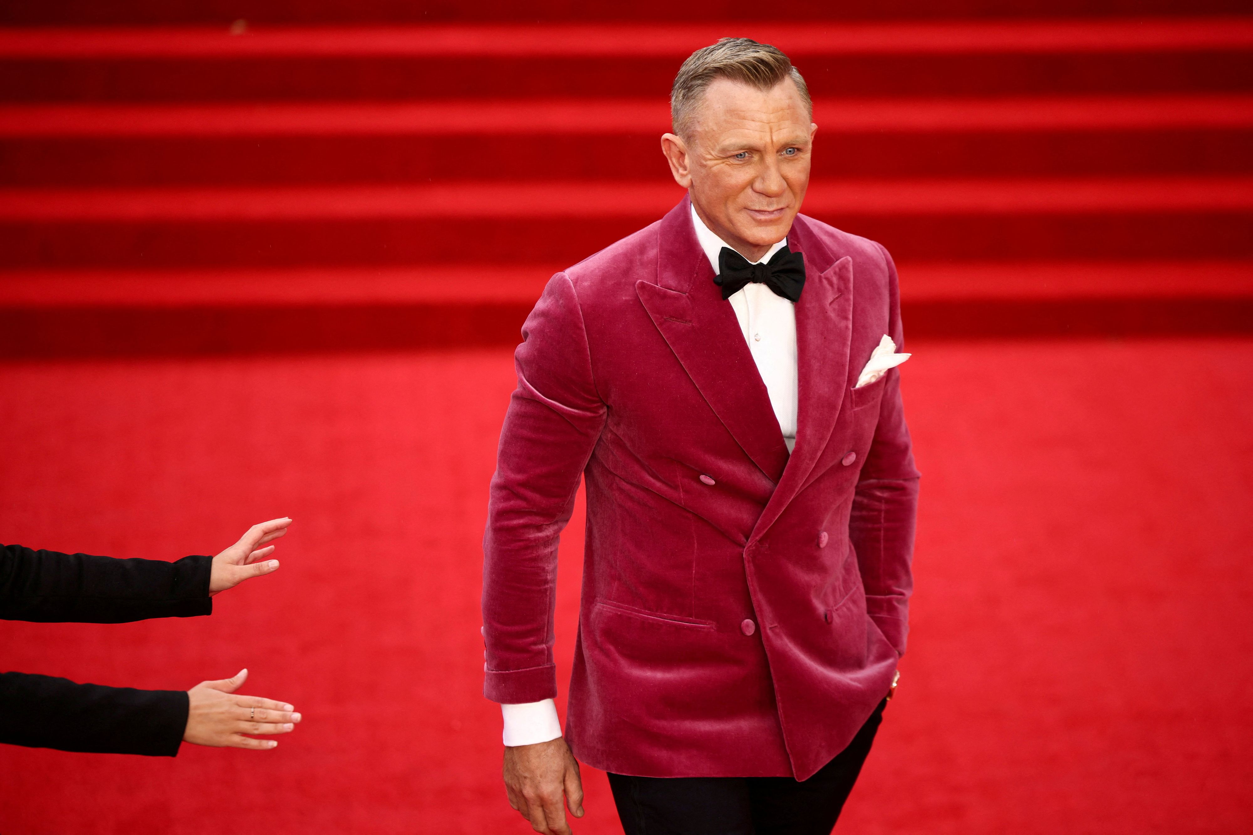 Daniel Craig war 15 Jahre lang von 2006 bis 2021 der James-Bond-Darsteller. In dieser Zeit spielte er die Rolle in fünf Filmen, was ihn zum am längsten amtierenden 007-Darsteller nach Kalenderjahren macht.