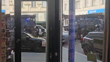 Überfall in Wien - Polizei setzt Panzerwagen ein