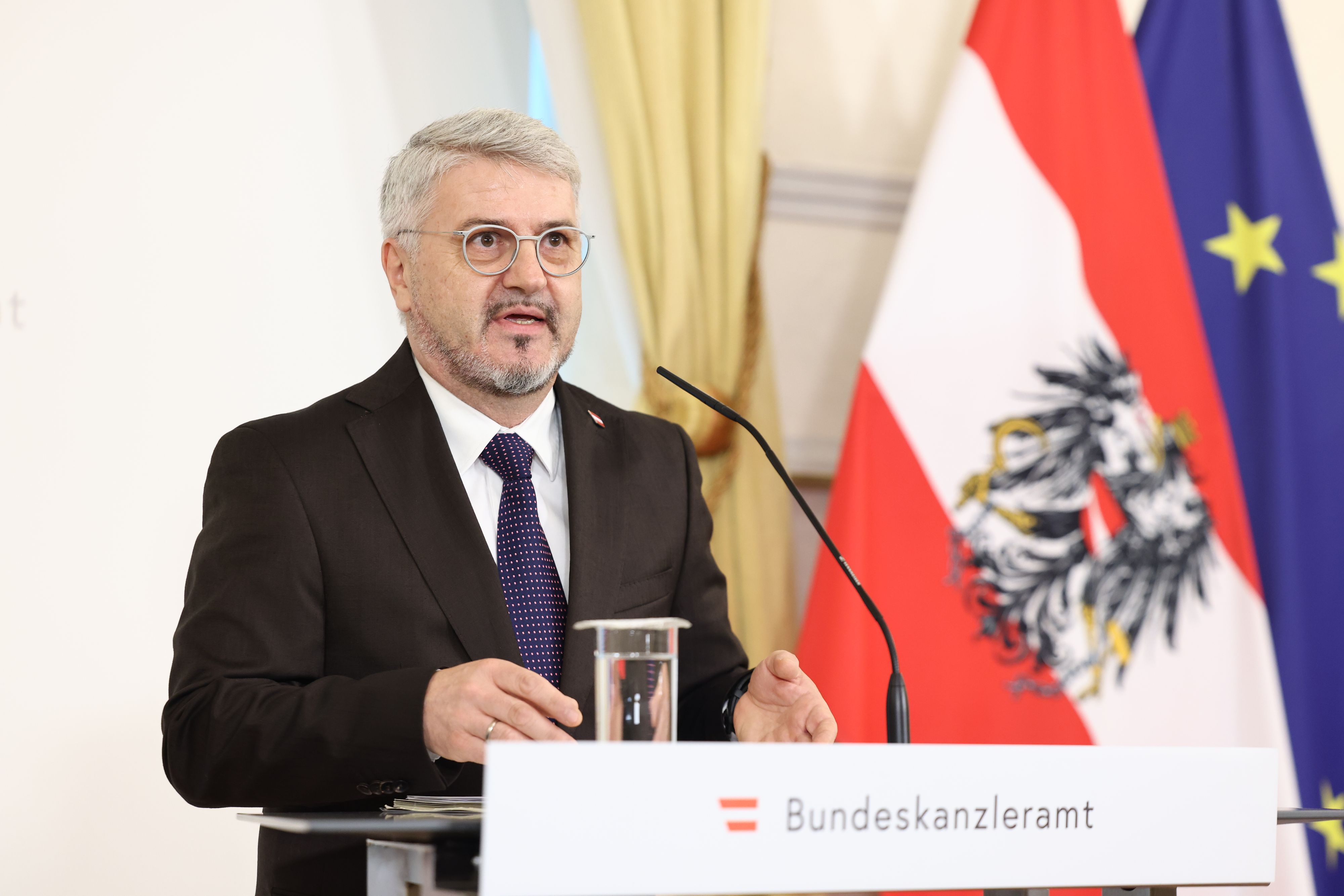Krisenberater Peter Vorhofer präsentierte einen aktuellen Lagebericht.