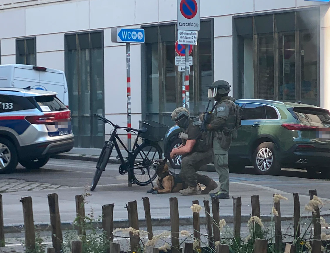 Heute.at - Dorotheum-Coup! Täter ließ die Beute im Geschäft fallen