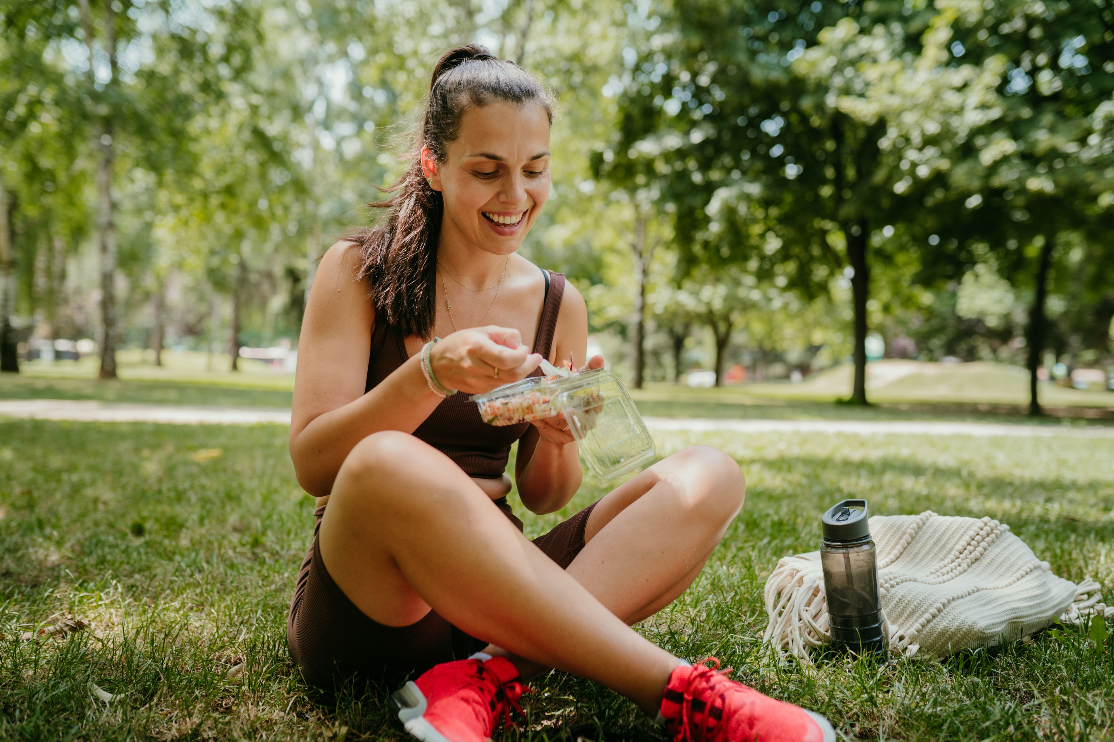Joggen, Fitnessstudio oder Radfahren – nach dem Training braucht der Körper die richtigen Nährstoffe, um sich zu erholen.