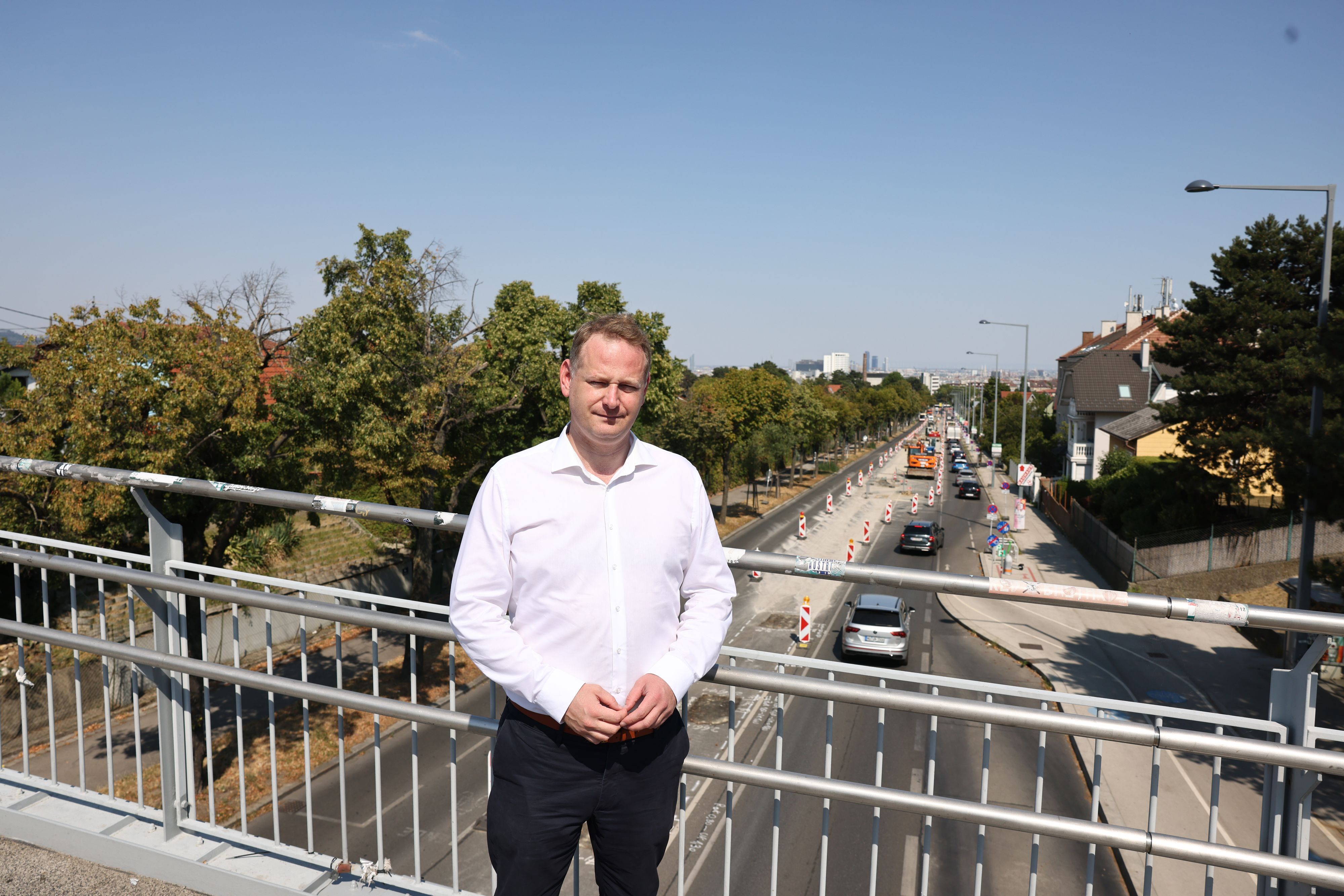 FPÖ-Mobilitätssprecher Klemens Resch vor der Baustelle am Flötzersteig in Wien-Ottakring.