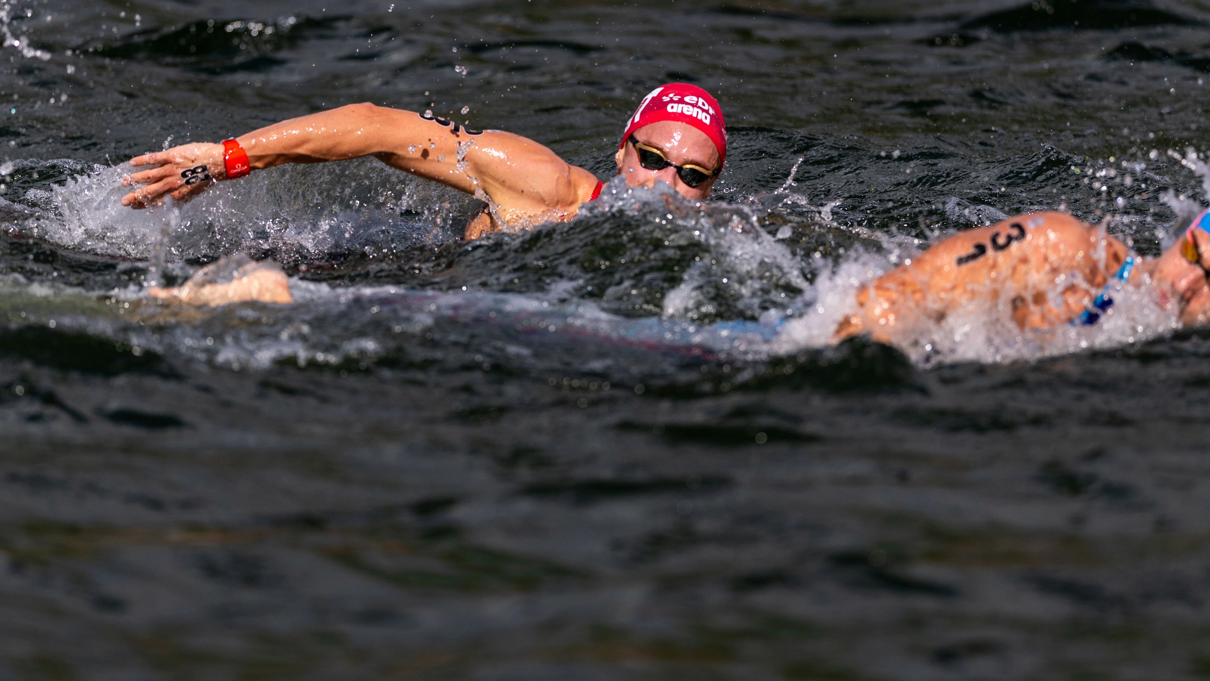 Österreichs Luca Karl im Freiwasser-Schwimmen bei der EM in Paris. 