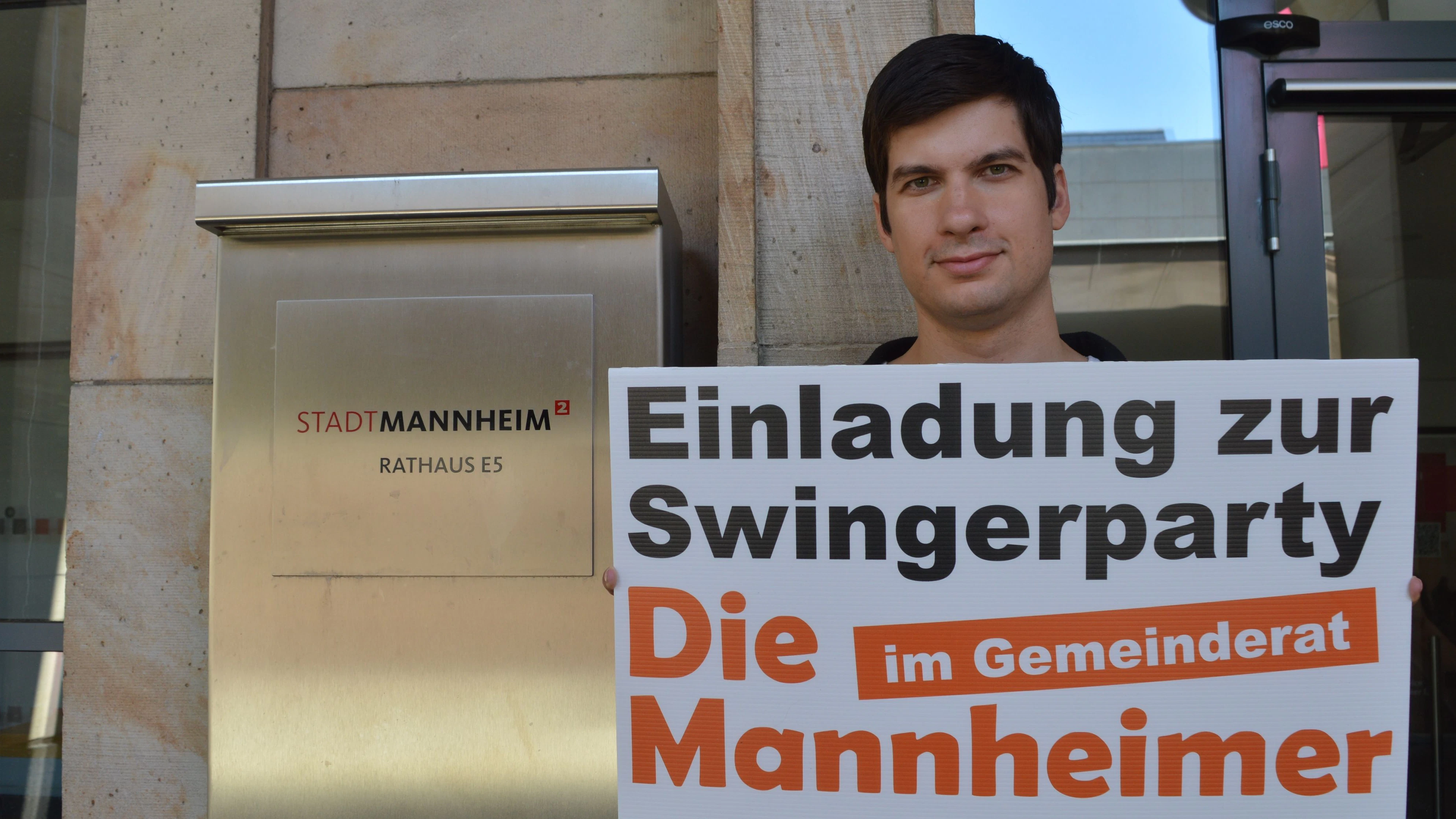 Heute.at - Politiker will Swingerparty im Rathaus feiern