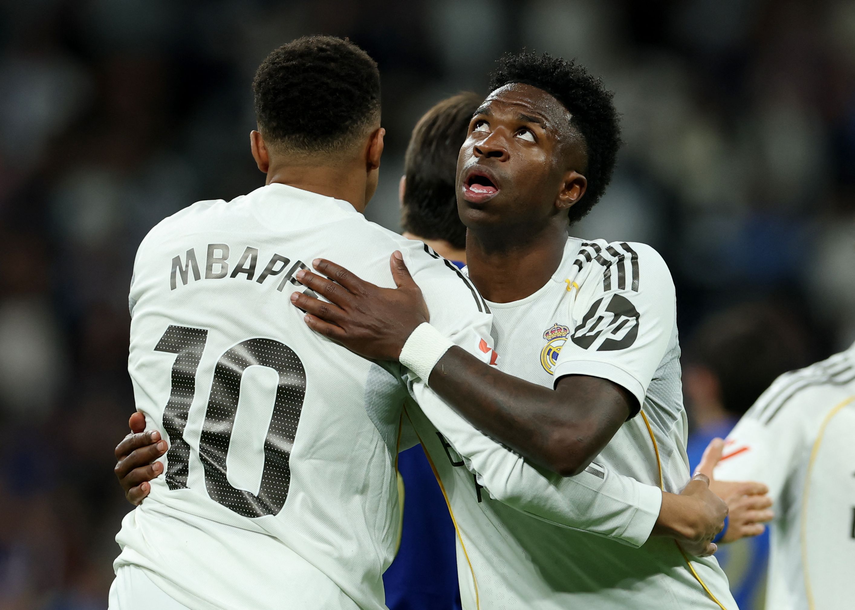 Vinicius Junior herzt Kylian Mbappe – aber wie lange noch?
