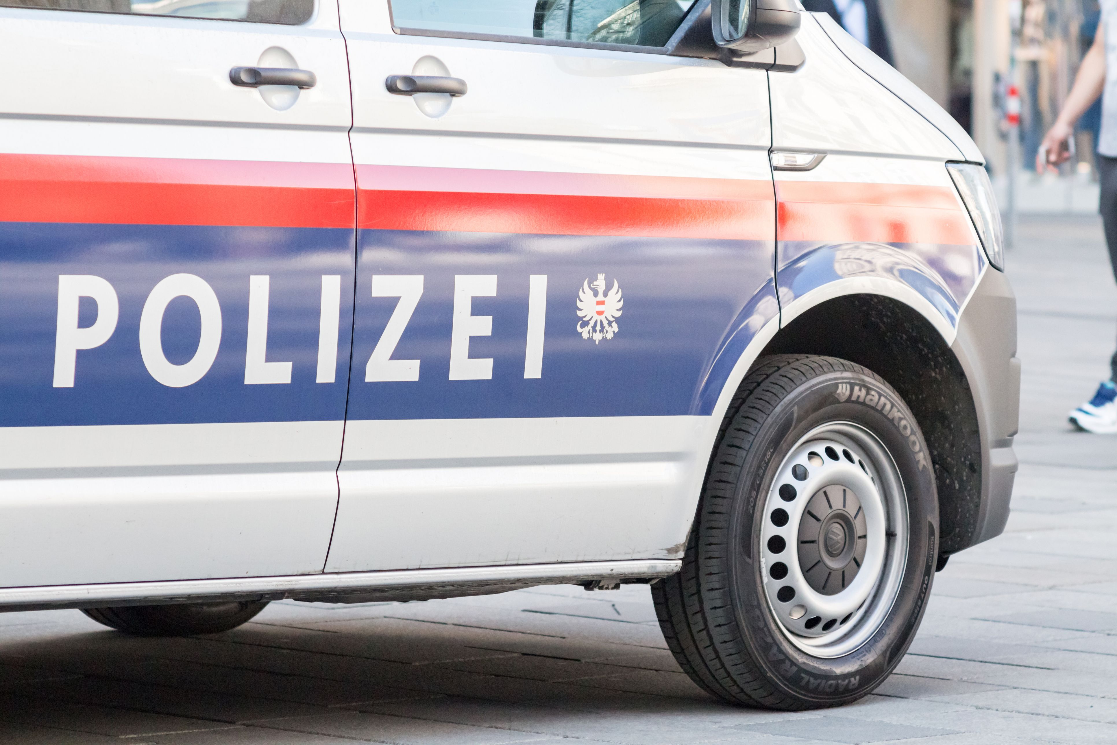 Die Polizei fahndet nach dem flüchtigen Mann. (Symbolbild)