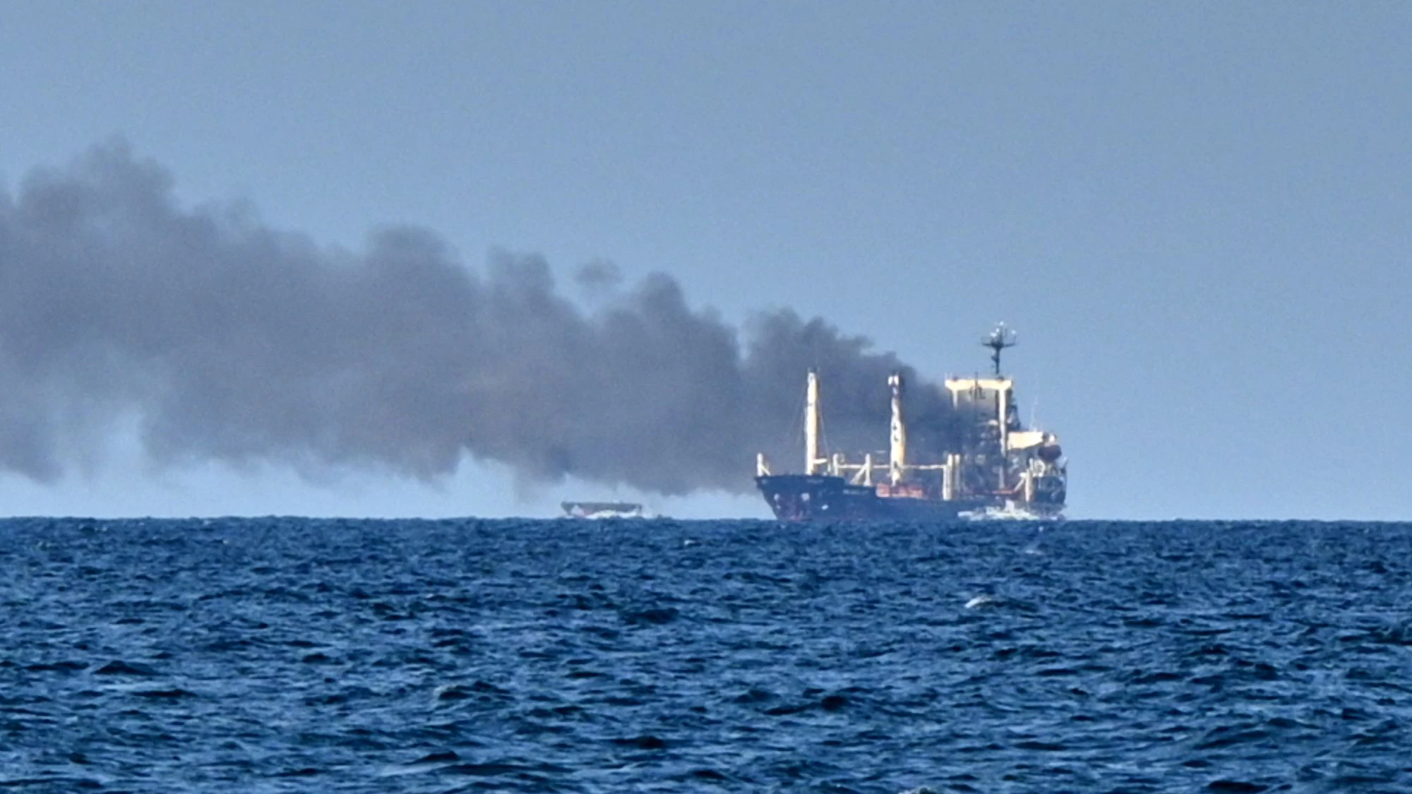 Heute.at - Putins Drohnen setzen deutschen Frachter in Brand