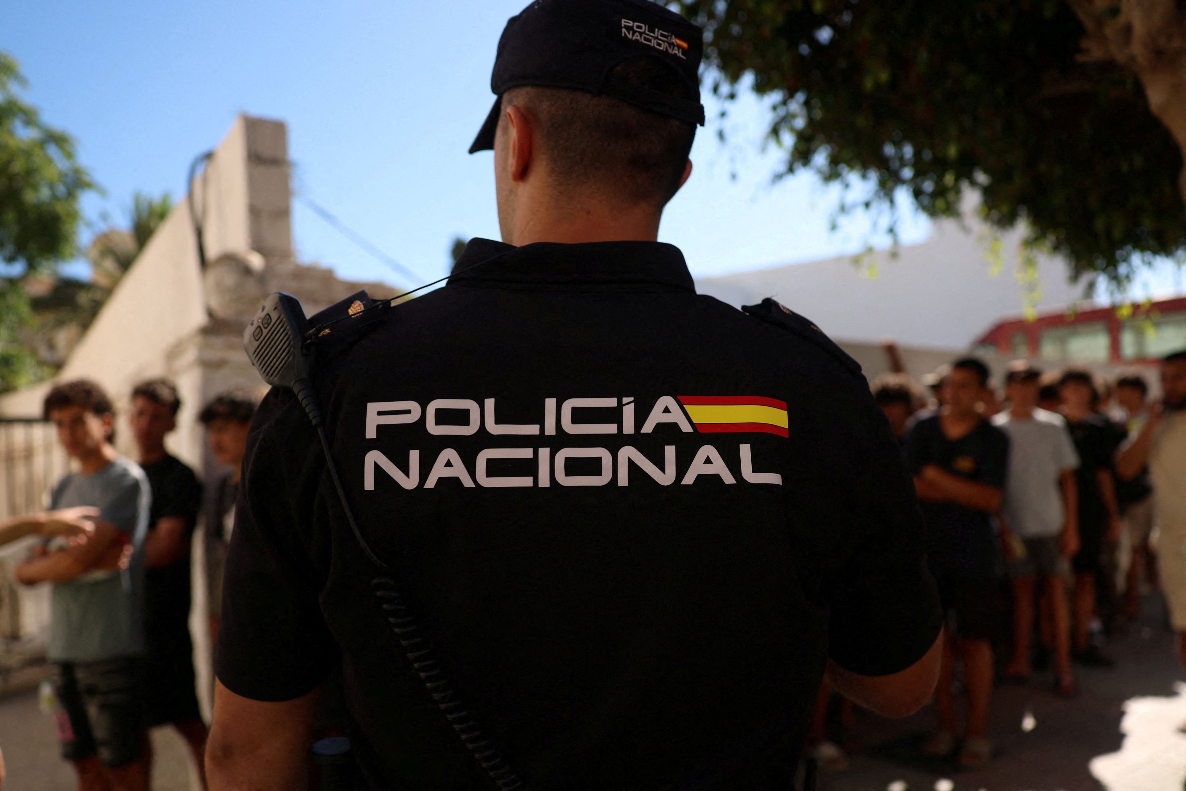 Start ist in der Nacht auf Samstag um Mitternacht, die Maßnahme soll bis 7. September dauern, wie das spanische Innenministerium am Freitag mitteilte.