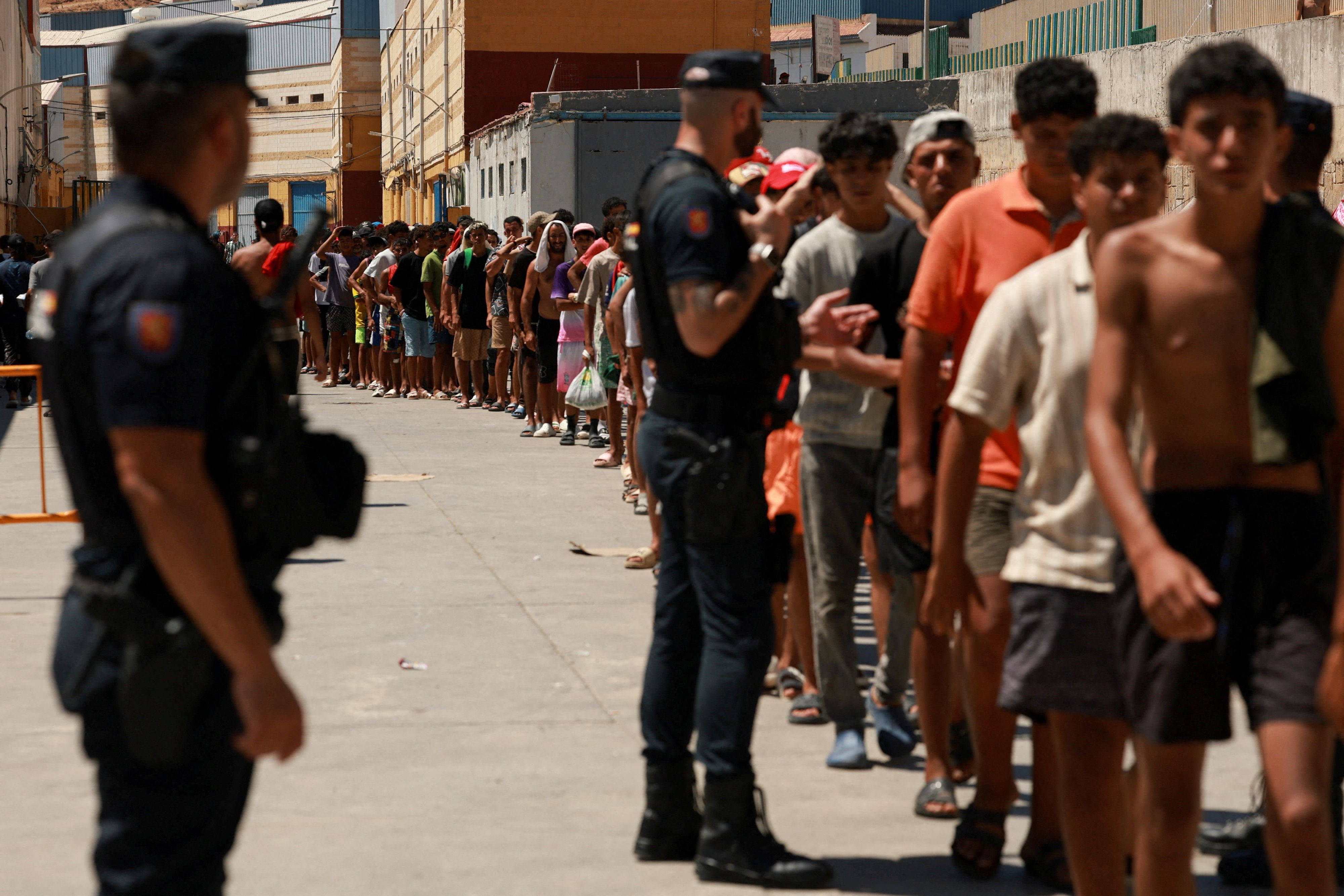 Sollte Rom die Grenzkontrollen nach dem Ansturm auf die spanische Exklave Ceuta nicht wieder lockern, droht Madrid mit Gegenmaßnahmen. 