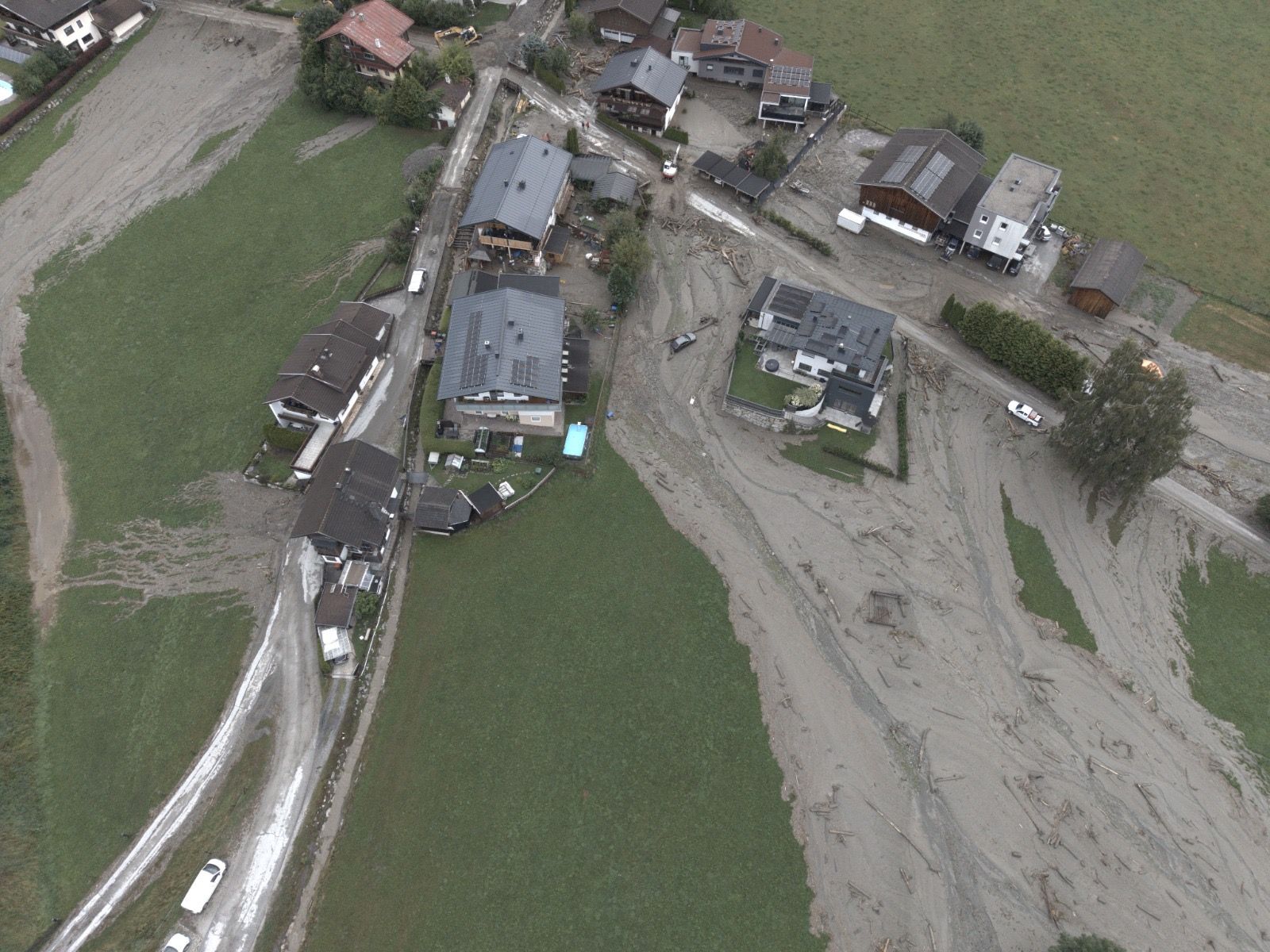 Die Unwetter am 6.8.2026 führten im Stuhlfeldener Ortsteil Pirtendorf zu Überflutungen und zu Schäden an Wiesen, Feldern, Straßen und Gebäuden. Stuhlfelden,