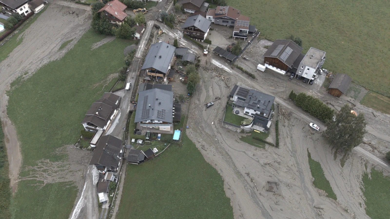 Heute.at - Unwetter-Chaos: 700 Floriani im Wettlauf gegen die Zeit