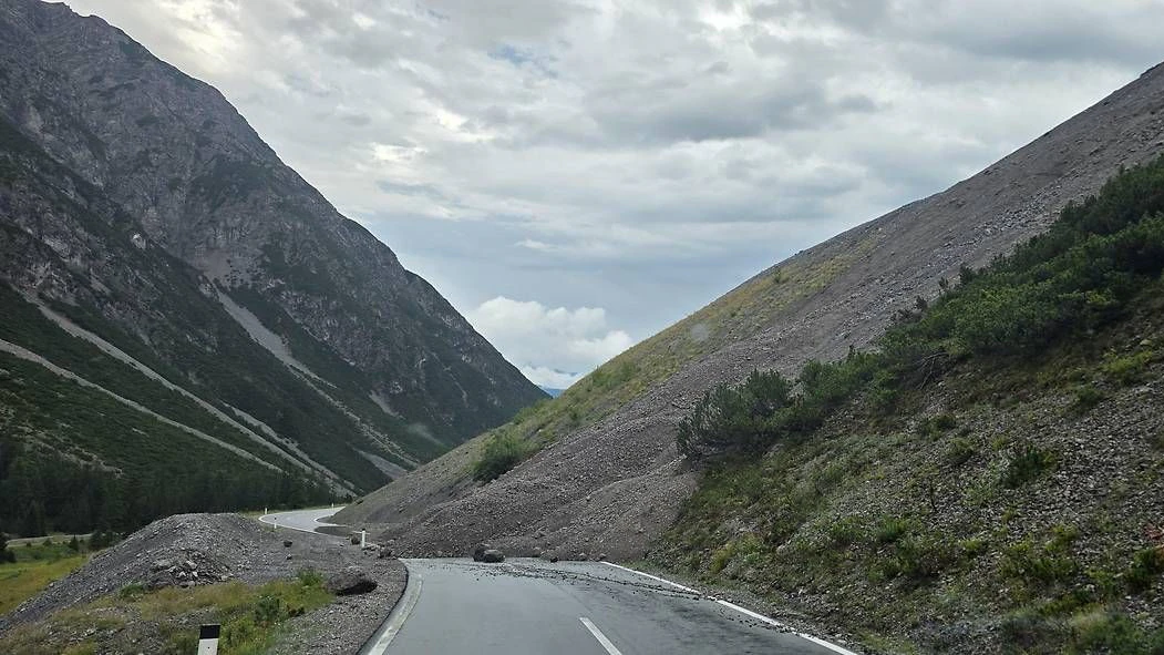Heute.at - Straße gerade erst wieder frei – jetzt 4 neue Muren