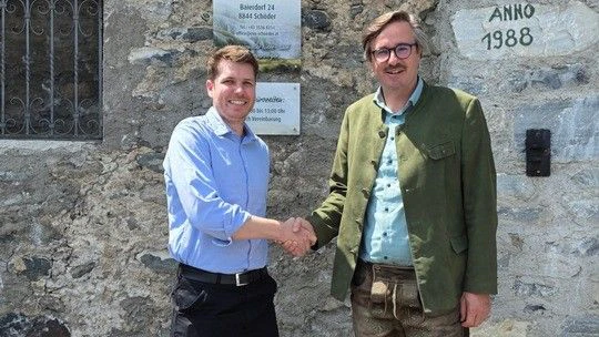 Stefan Stadlober (rechts), Geschäftsführer des Elektrowerks Schöder, und Luis Beckmann (links), Sales & Business Development Manager bei Stabl Energy. 