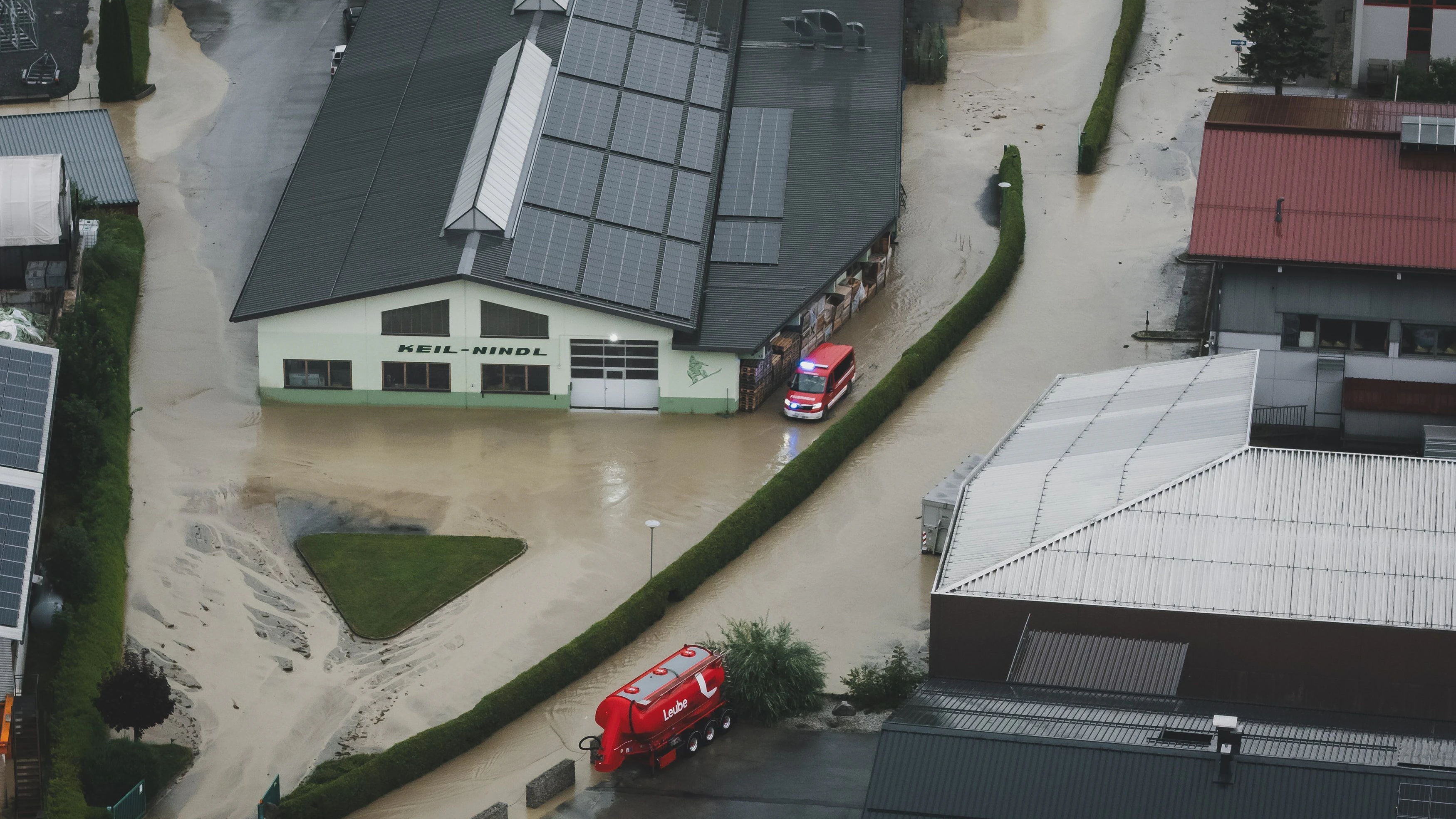 Heute.at - Katastrophaler Einsatz – Fluten reißen Brücken weg