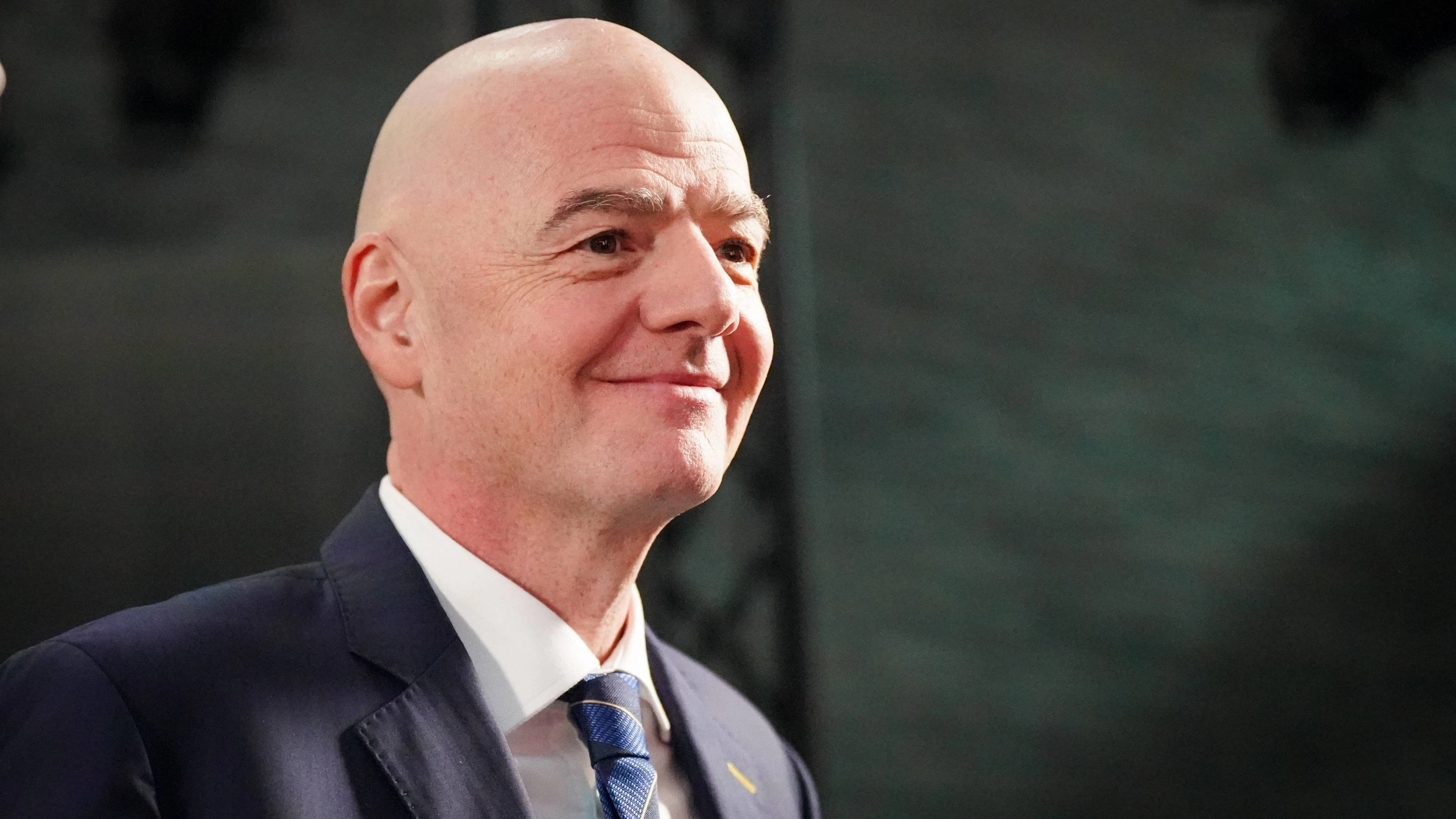 Heute.at - Schwer angezählt: Wer für und wer gegen Infantino ist