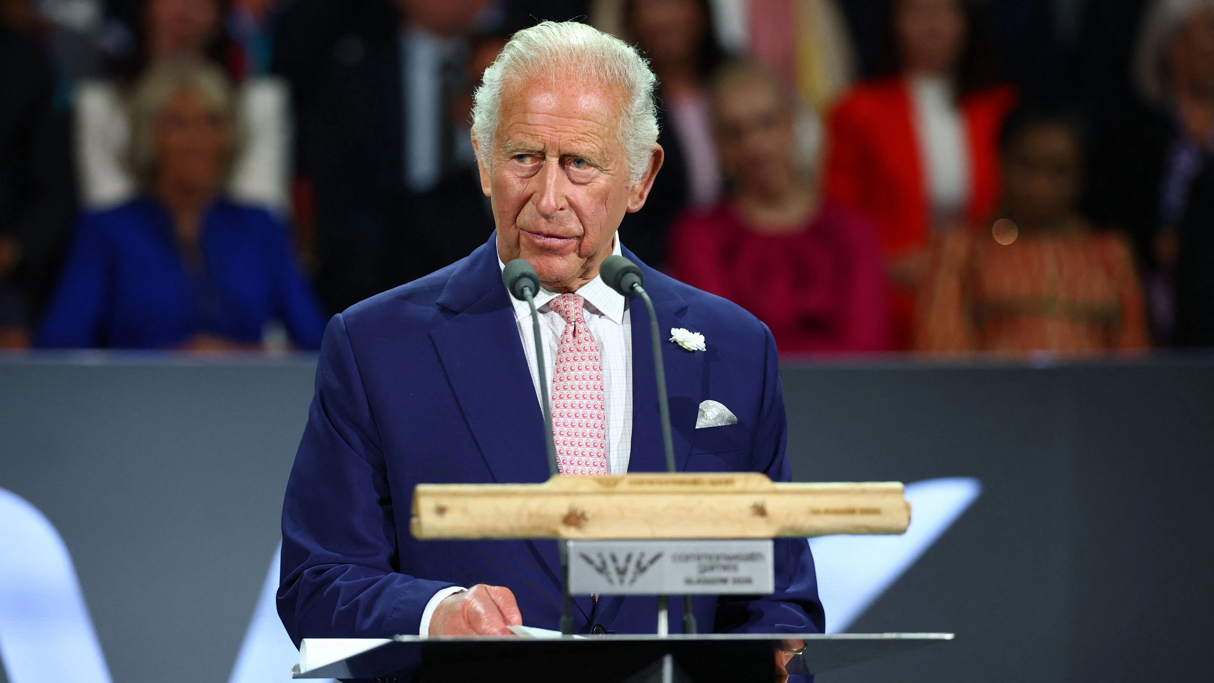 König Charles III. entscheidet über den Entzug royaler Ehrentitel.