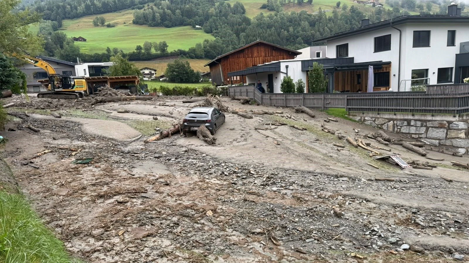 Heute.at - Starke Unwetter in Salzburg: Häuser kaputt, Brücken weg