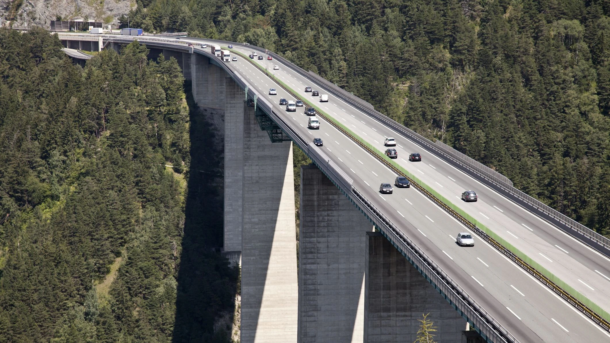 Die Hitze zwingt die Asfinag zur Fahrspur-Sperre auf der Brennerautobahn.