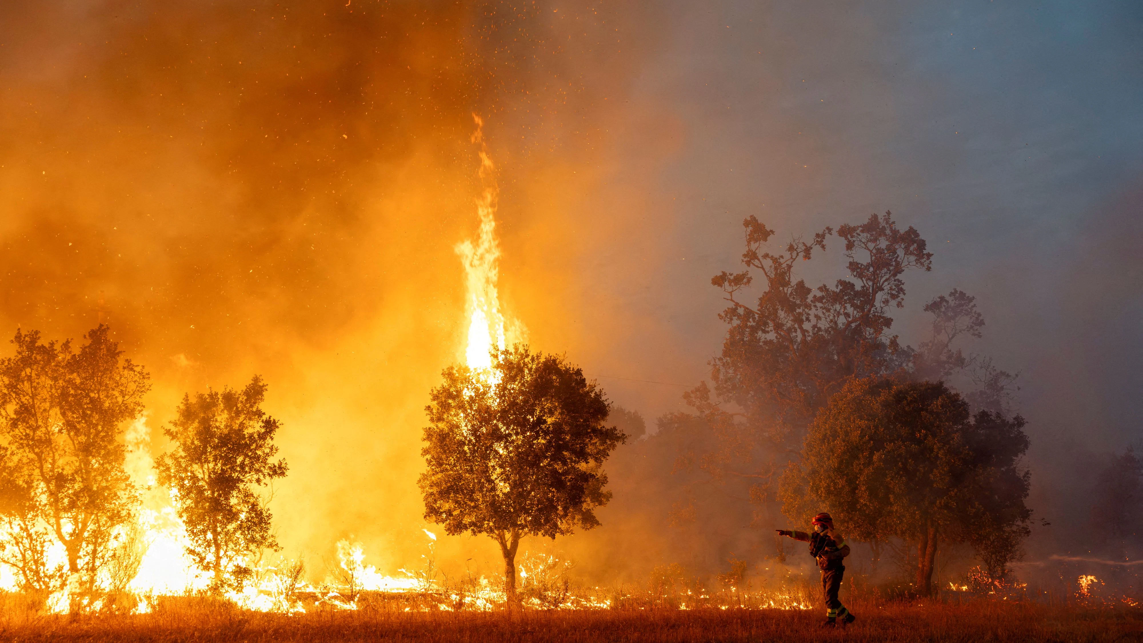 Heute.at - Waldbrand in Andalusien – 4.000 Hektar betroffen