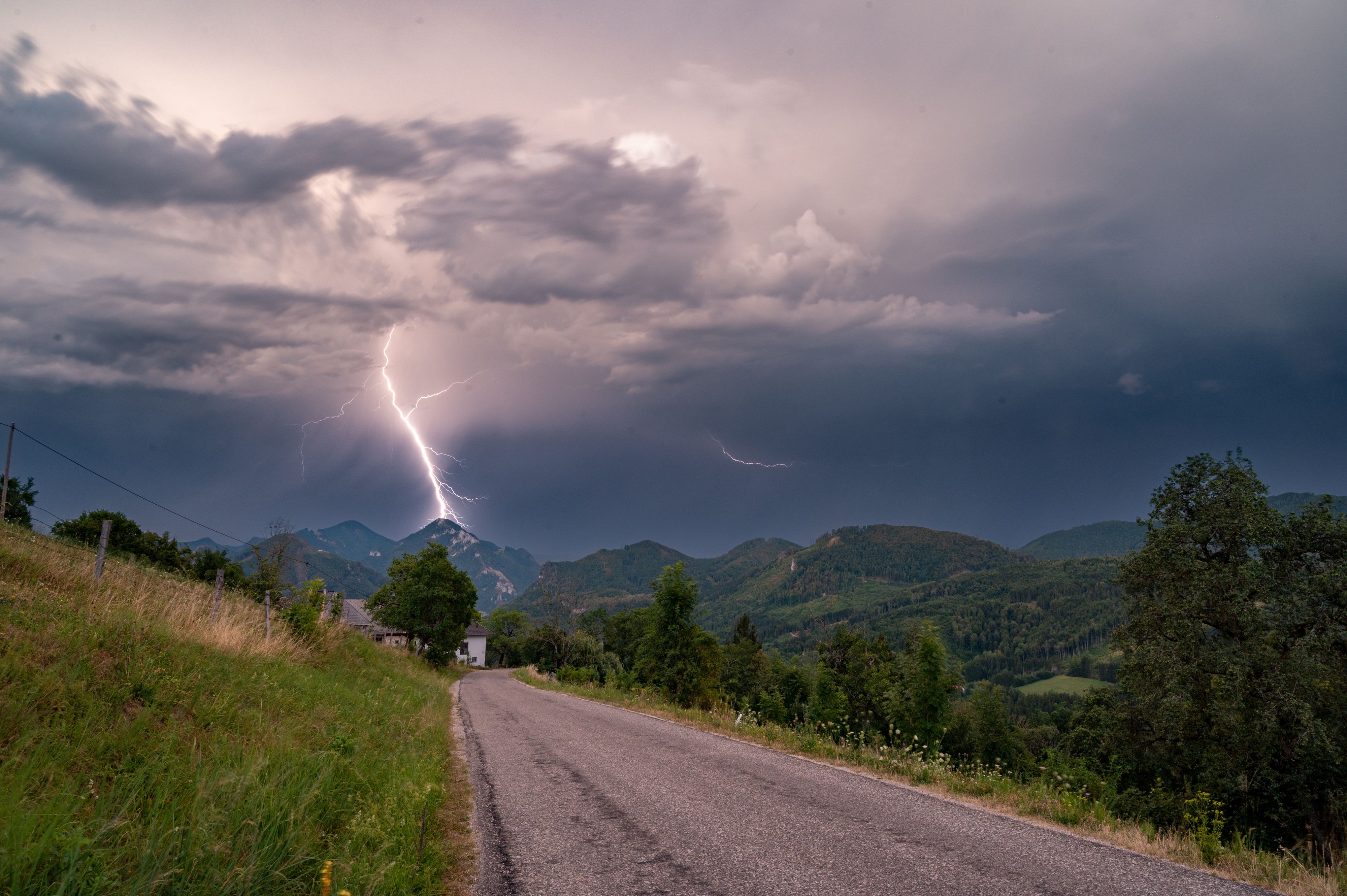 Heute.at - Kräftige Gewitter nehmen direkt Kurs auf Österreich