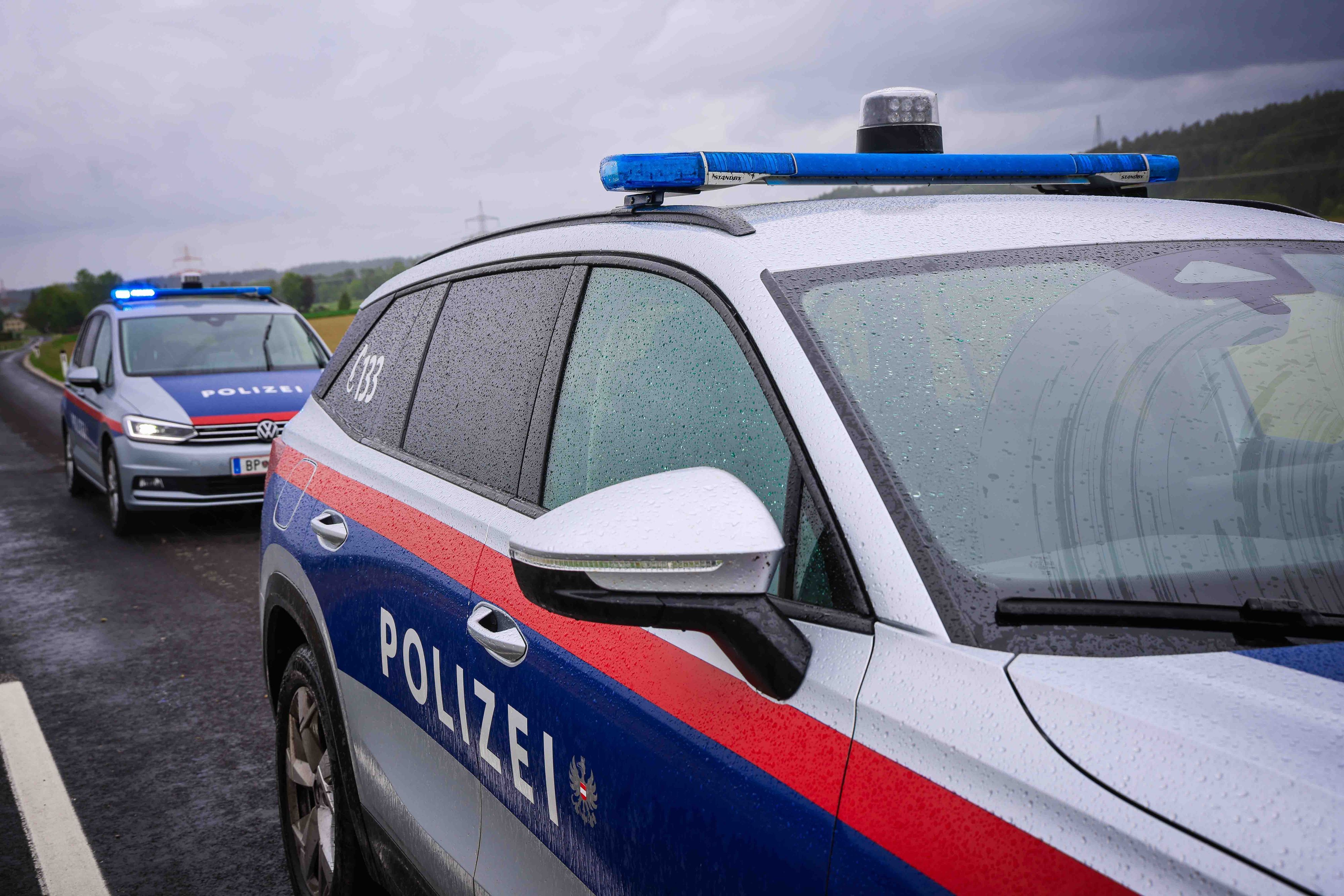 Die Polizei hat eine Suchaktion nach dem Mann eingeleitet.