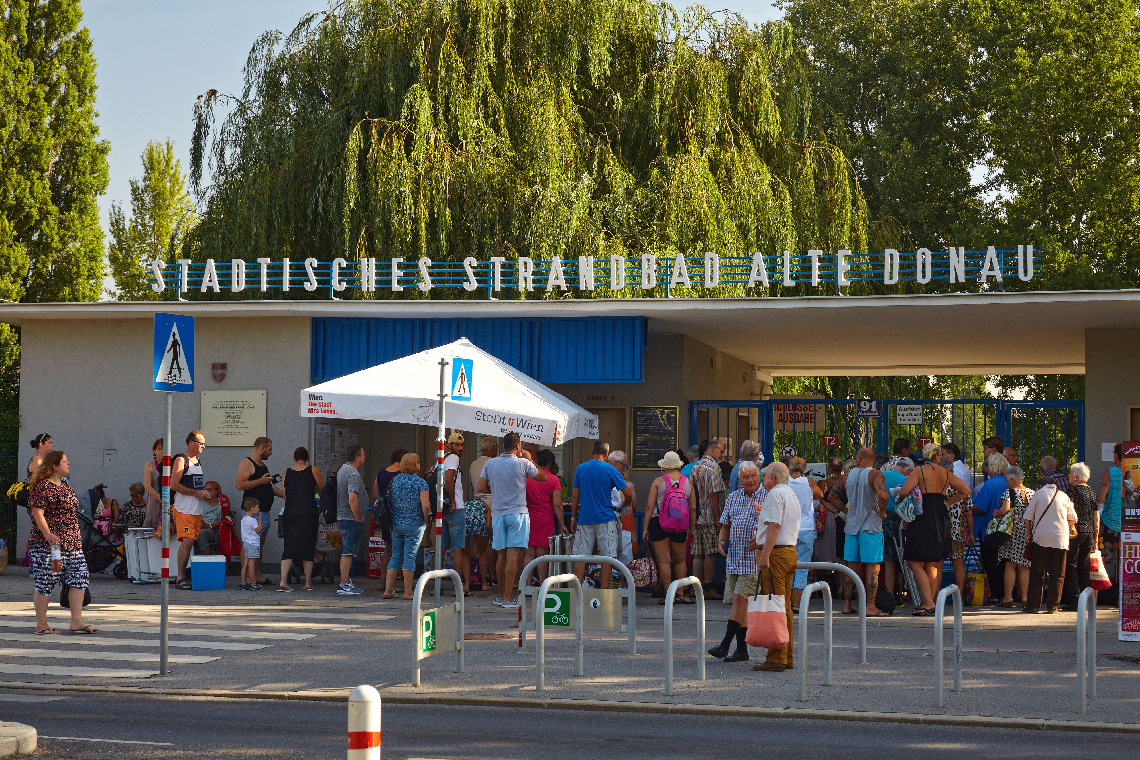 Ansturm auf das Strandbad Alte Donau in Wien