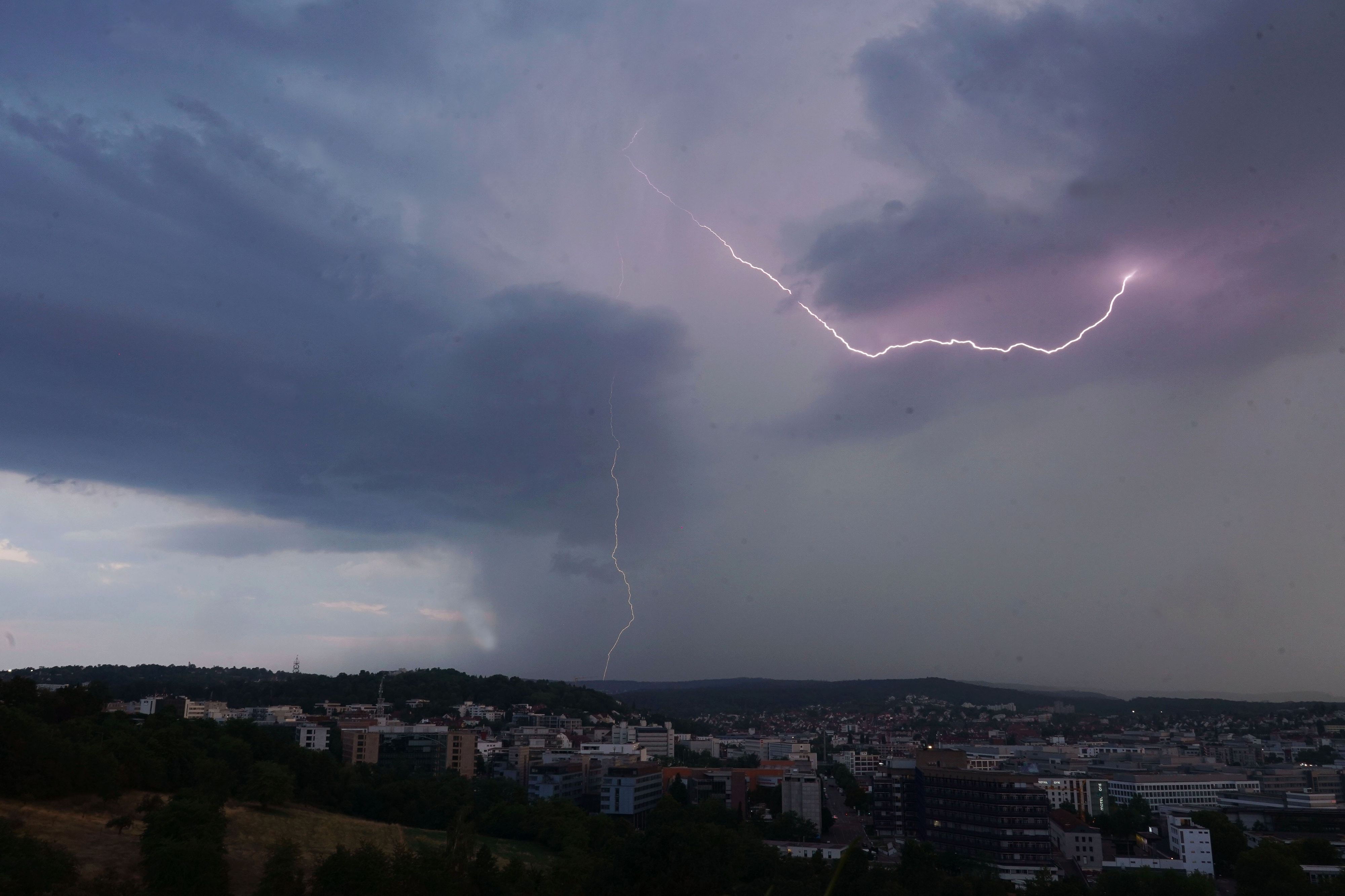 Heute.at - Ab der Mittagszeit – Gewitter krachen in Österreich