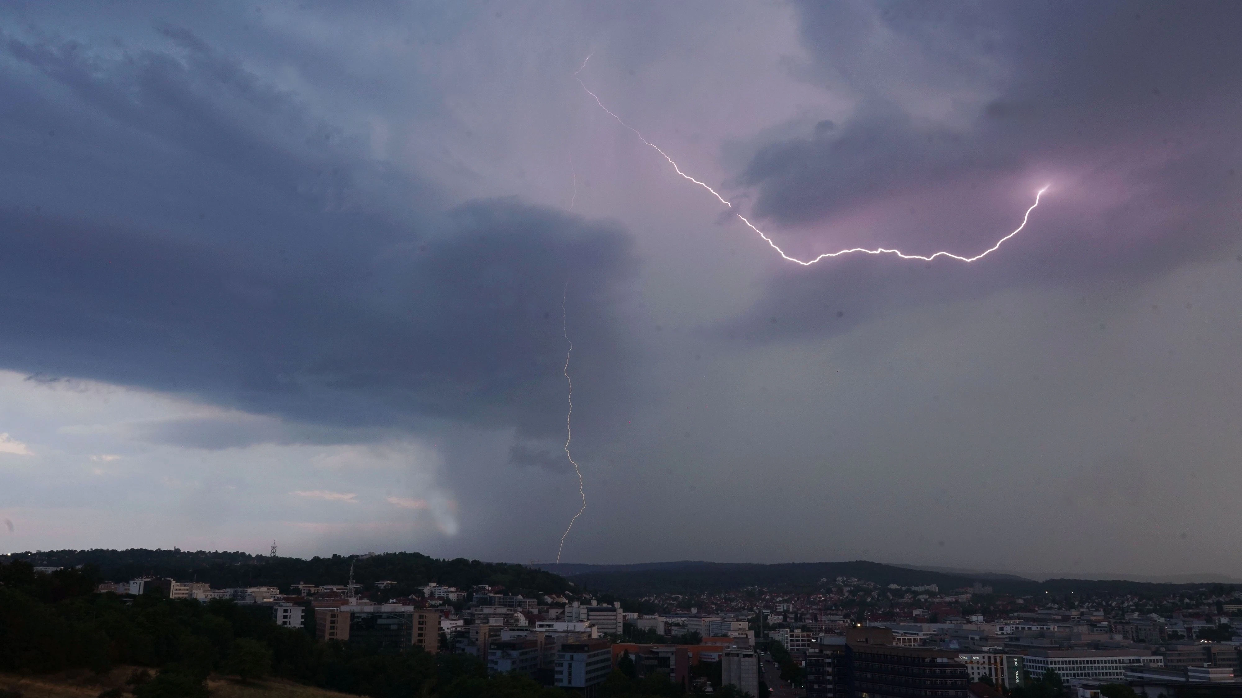 Heute.at - Ab der Mittagszeit – Gewitter krachen in Österreich