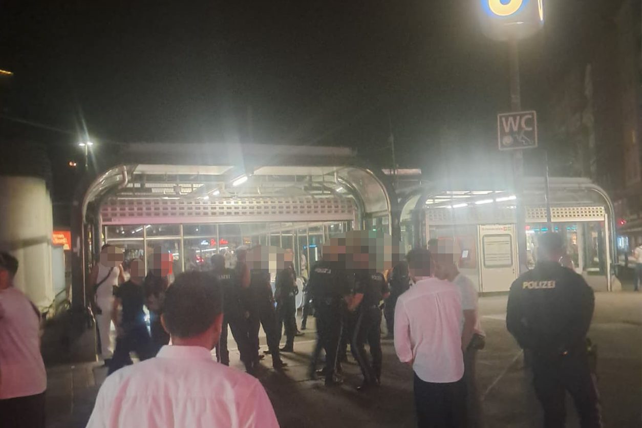 Am Samstag rückte die Wiener Polizei zum Schwedenplatz aus.