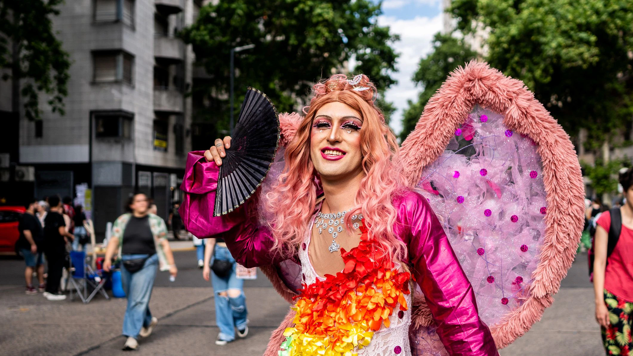 Heute.at - Drag-Queen: Tausende protestieren gegen Kinder-Lesung