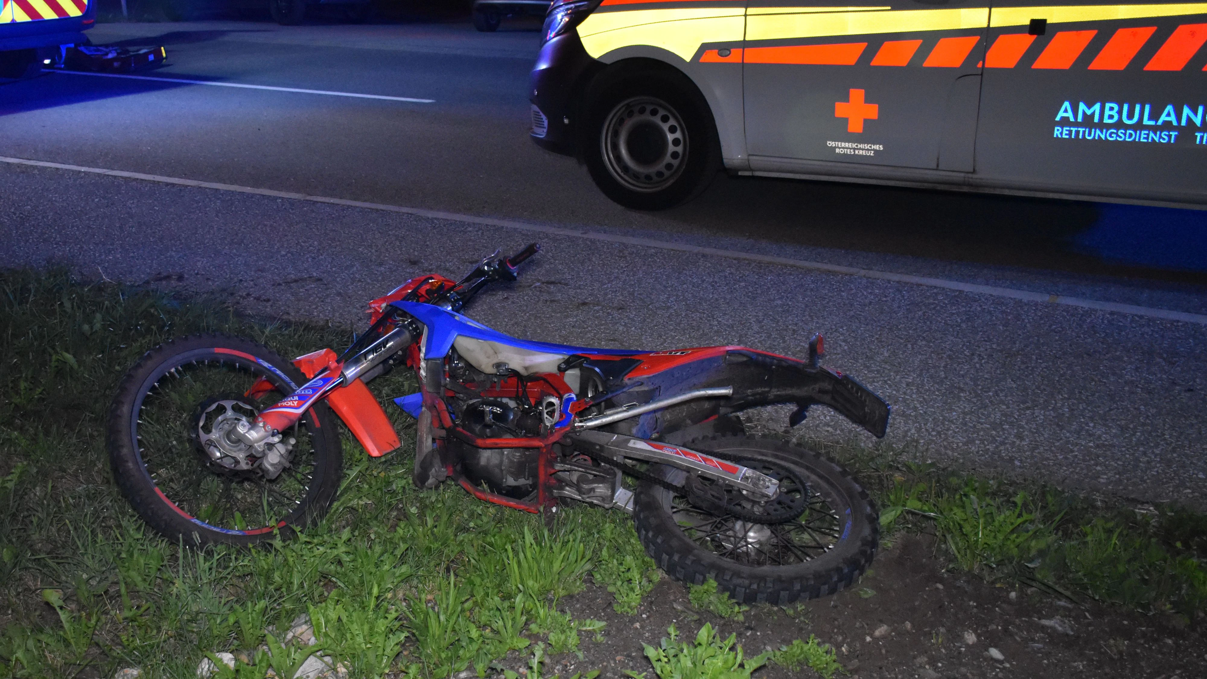 Heute.at - Zwei Jugendliche bei Motorrad-Crash schwerst verletzt