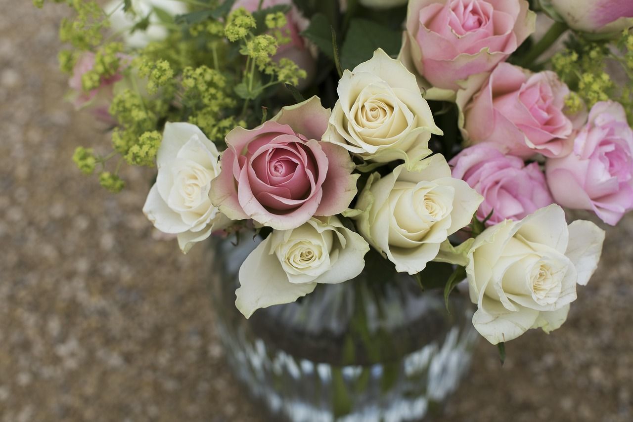 Frischer Rosenstrauß in der Vase