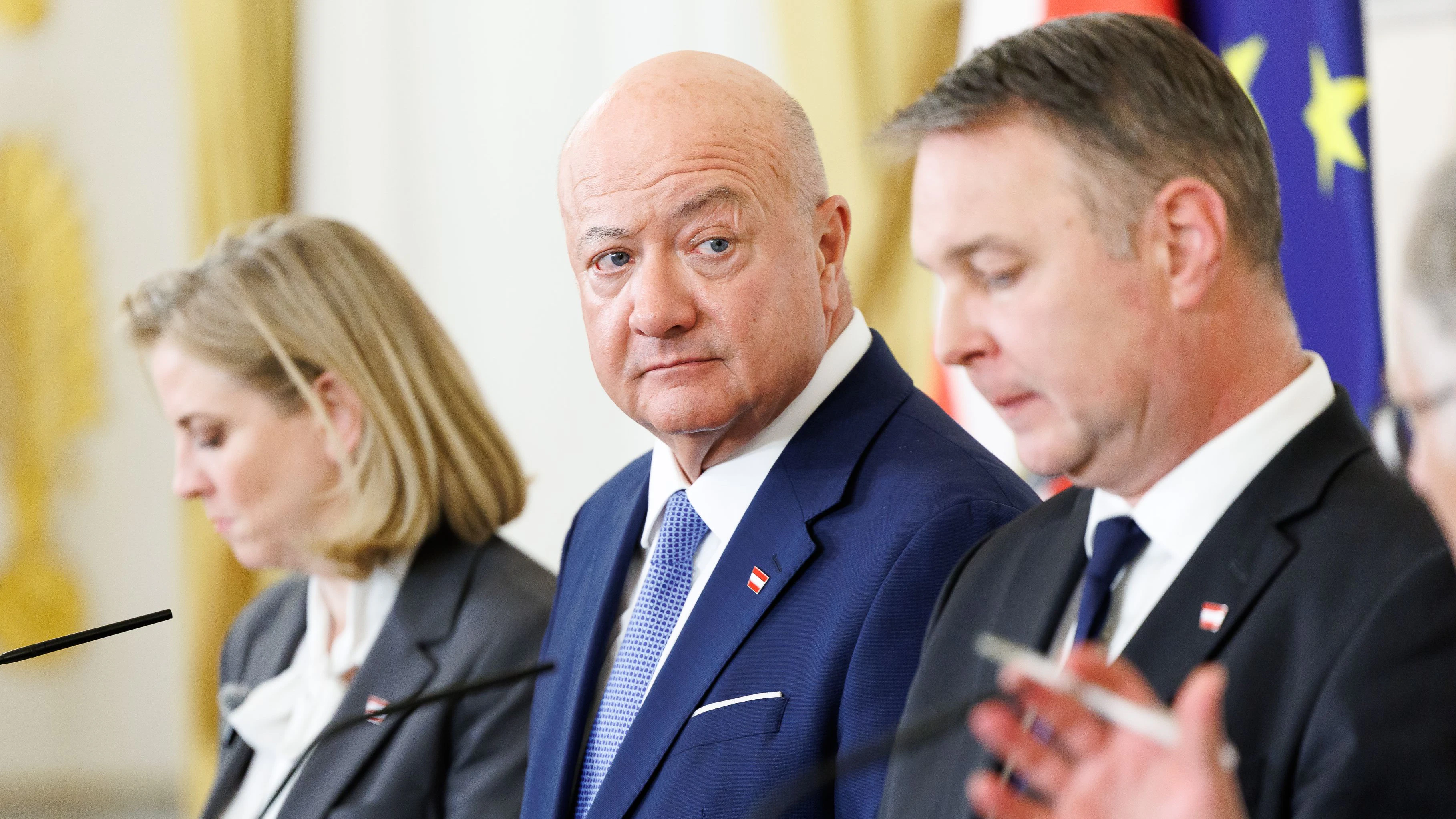 Heute.at - Umfrage-Beben! Regierung stürzt immer weiter ab