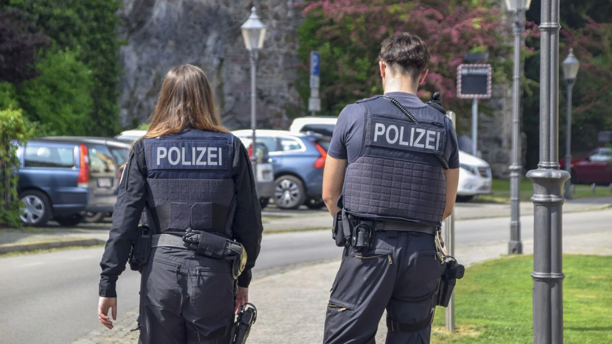 Heute.at - Autofahrer prügelt Fußgänger tot! Täter auf der Flucht