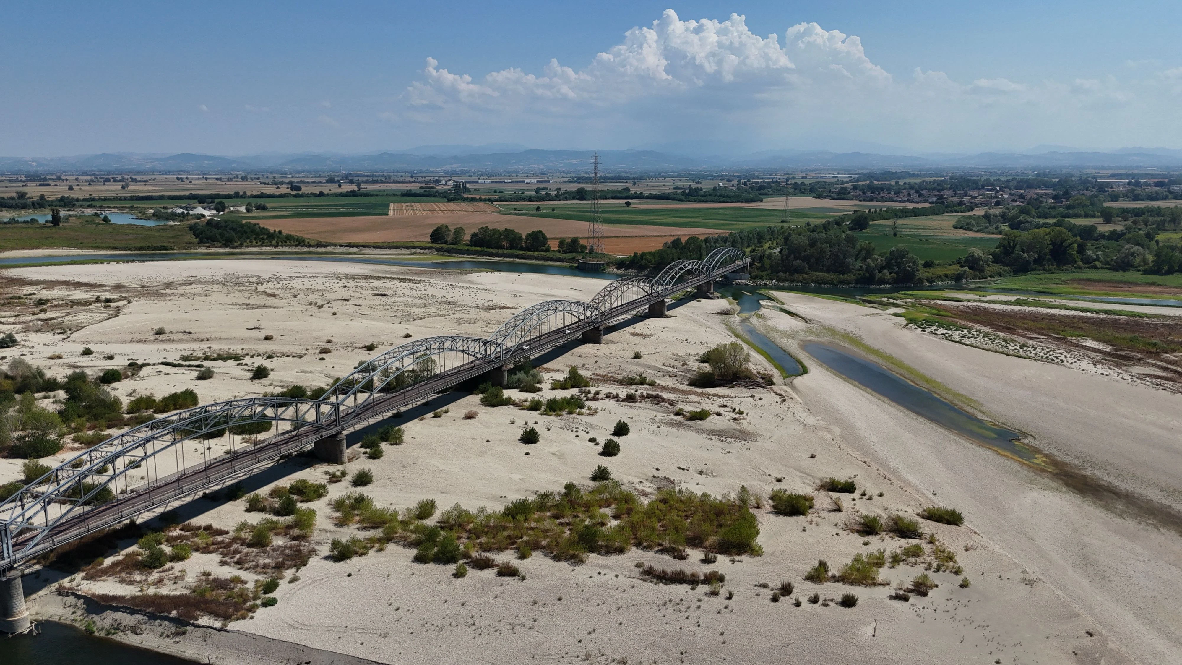 Heute.at - Dürre-Alarm! Italiens größter Fluss trocknet aus